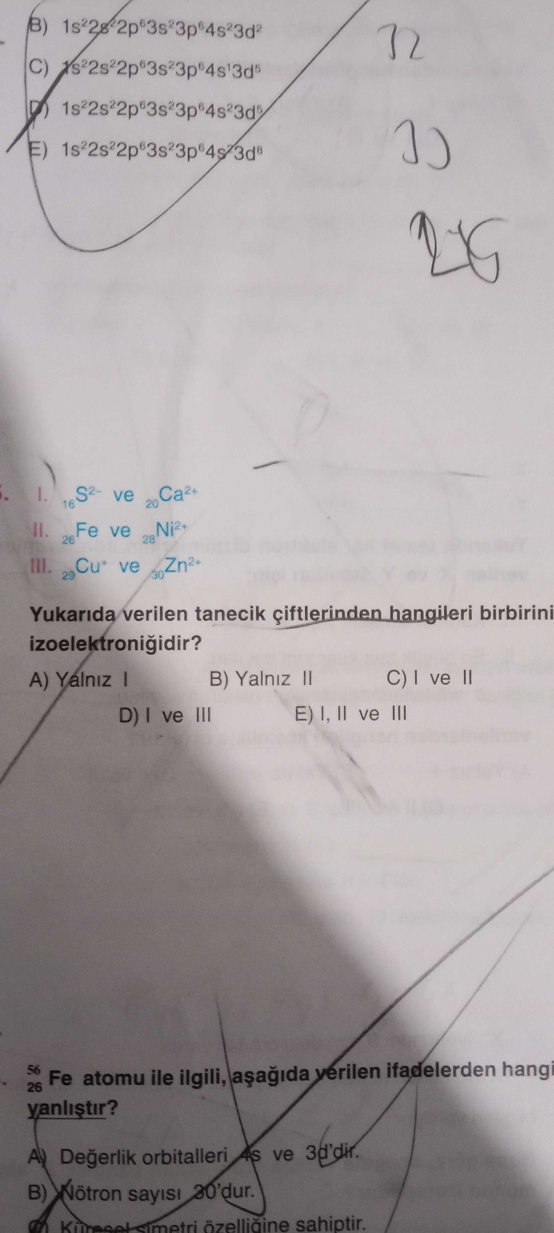 I. ₁₆S²⁻ ve ₂₀Ca²⁺ II. ₂₆Fe ve ₂₈Ni²⁺ III. ₂₉Cu⁺ ve ₃₀Zn²⁺ Yukarıda verilen tanecik çiftlerinden