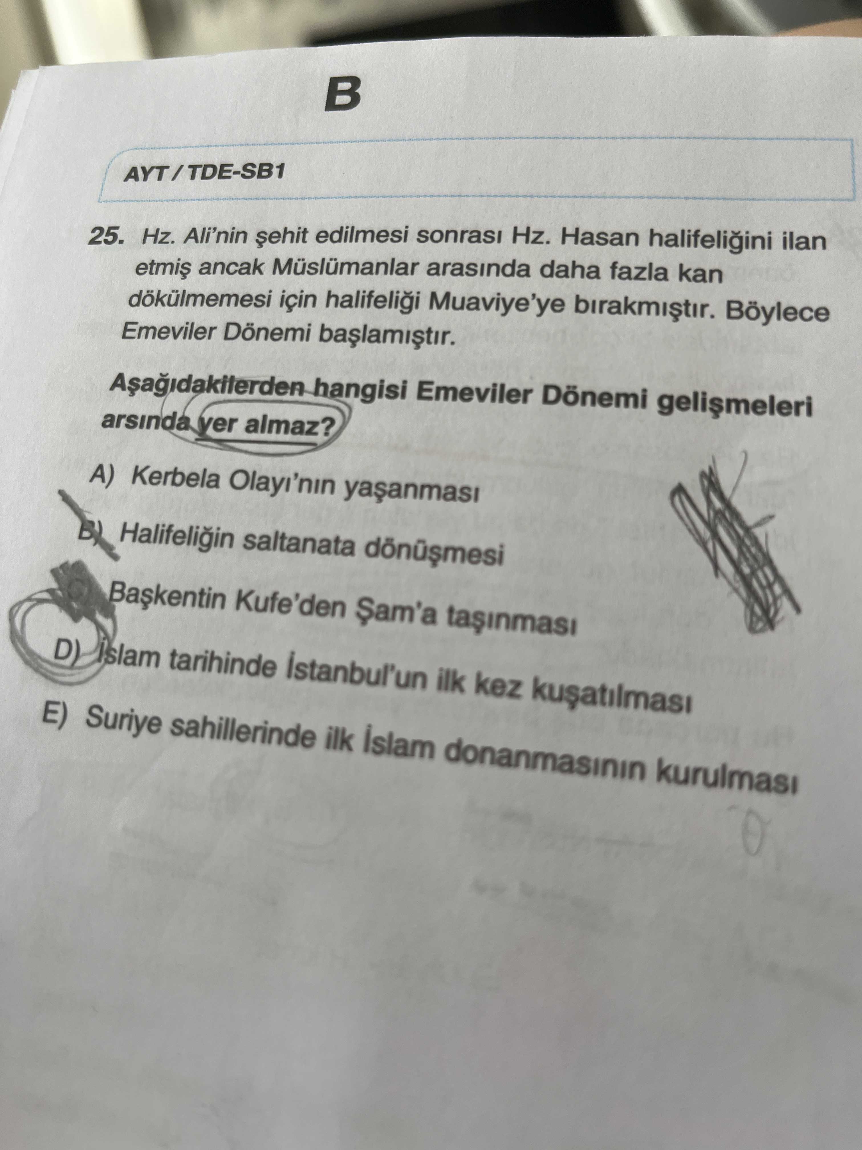 Hz. Ali'nin şehit edilmesi sonrası Hz. Hasan halifeliğini ilan etmiş ancak Müslümanlar arasında daha
