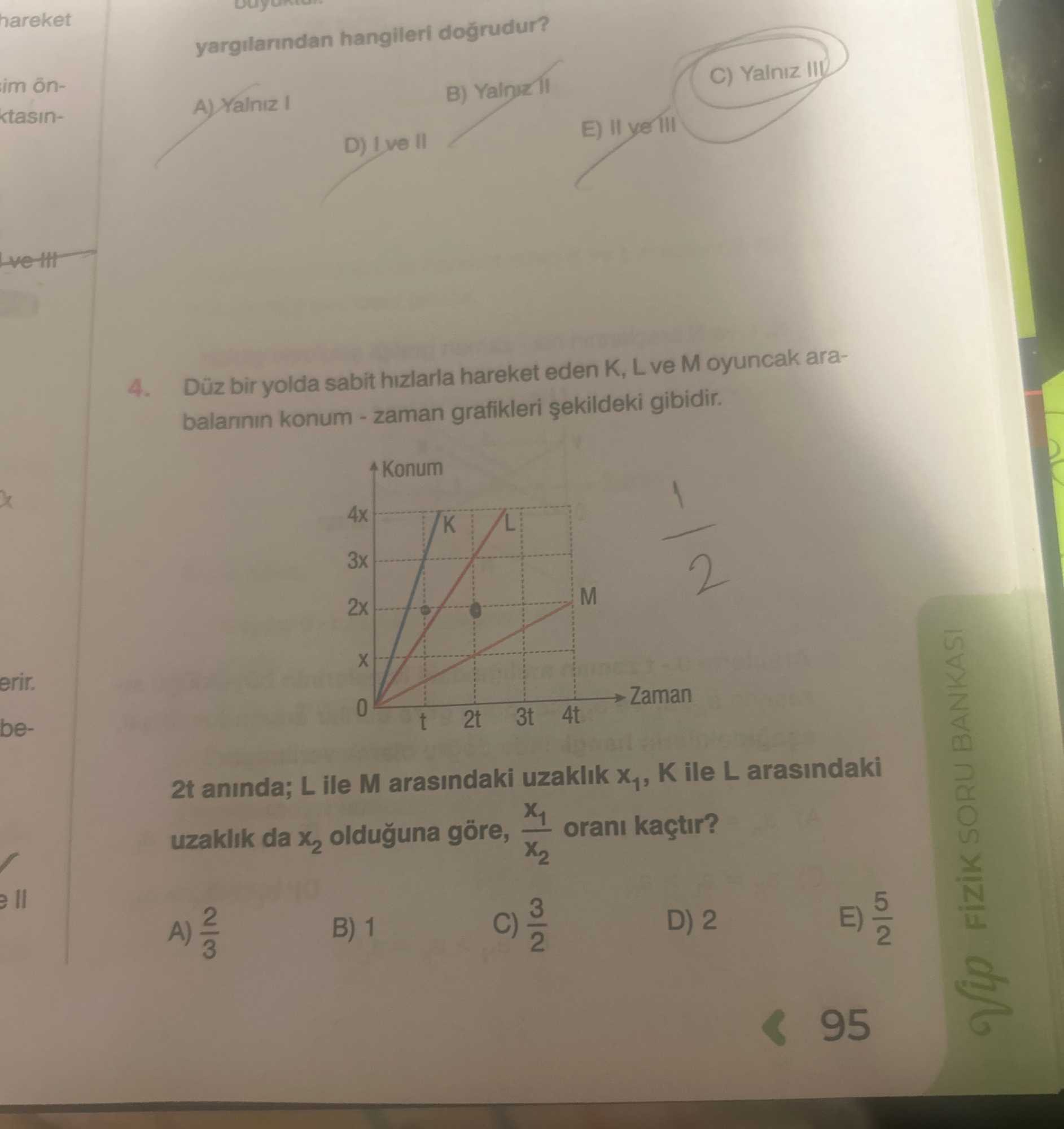 Düz bir yolda sabit hızlarla hareket eden K, L ve M oyuncak arabalarının konum - zaman grafikleri