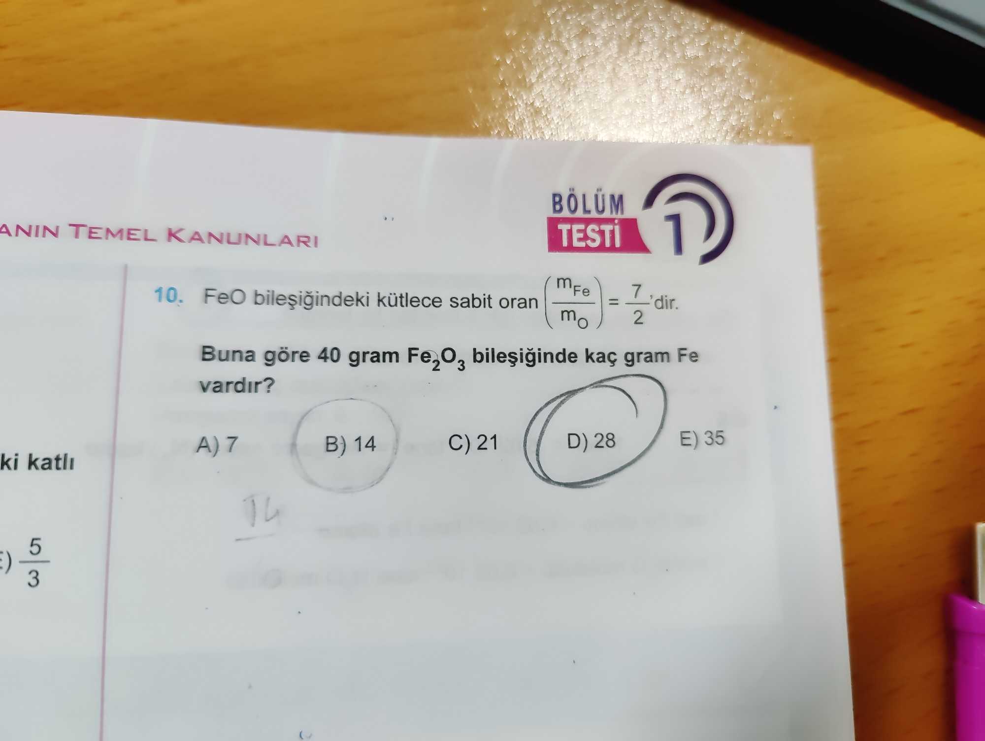 FeO bileşiğindeki kütlece sabit oran (m_Fe / m_O) = 7/2 'dir. Buna göre 40 gram Fe₂O₃ bileşiğinde