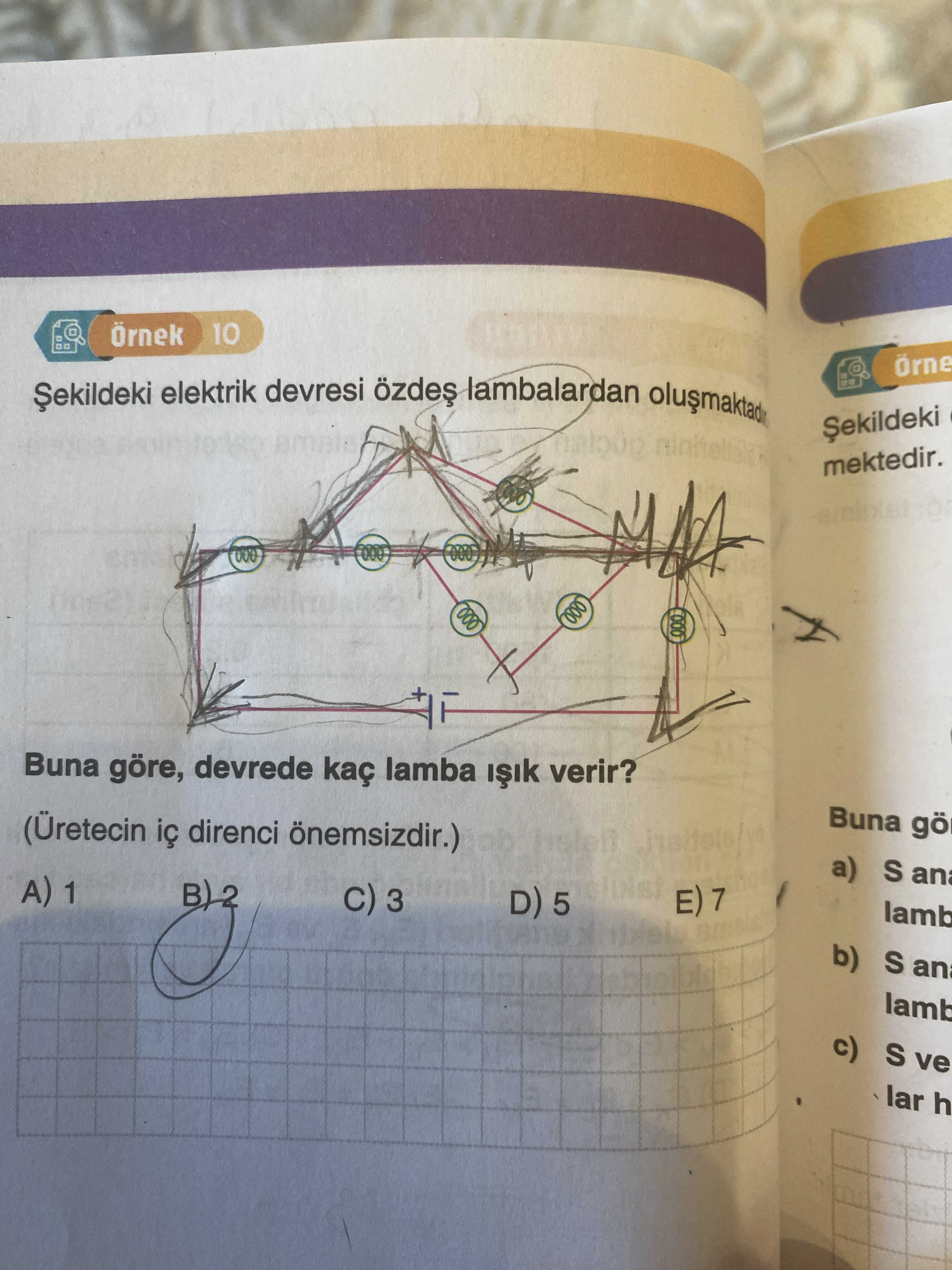 Şekildeki elektrik devresi özdeş lambalardan oluşmaktadır. Buna göre, devrede kaç lamba ışık verir?