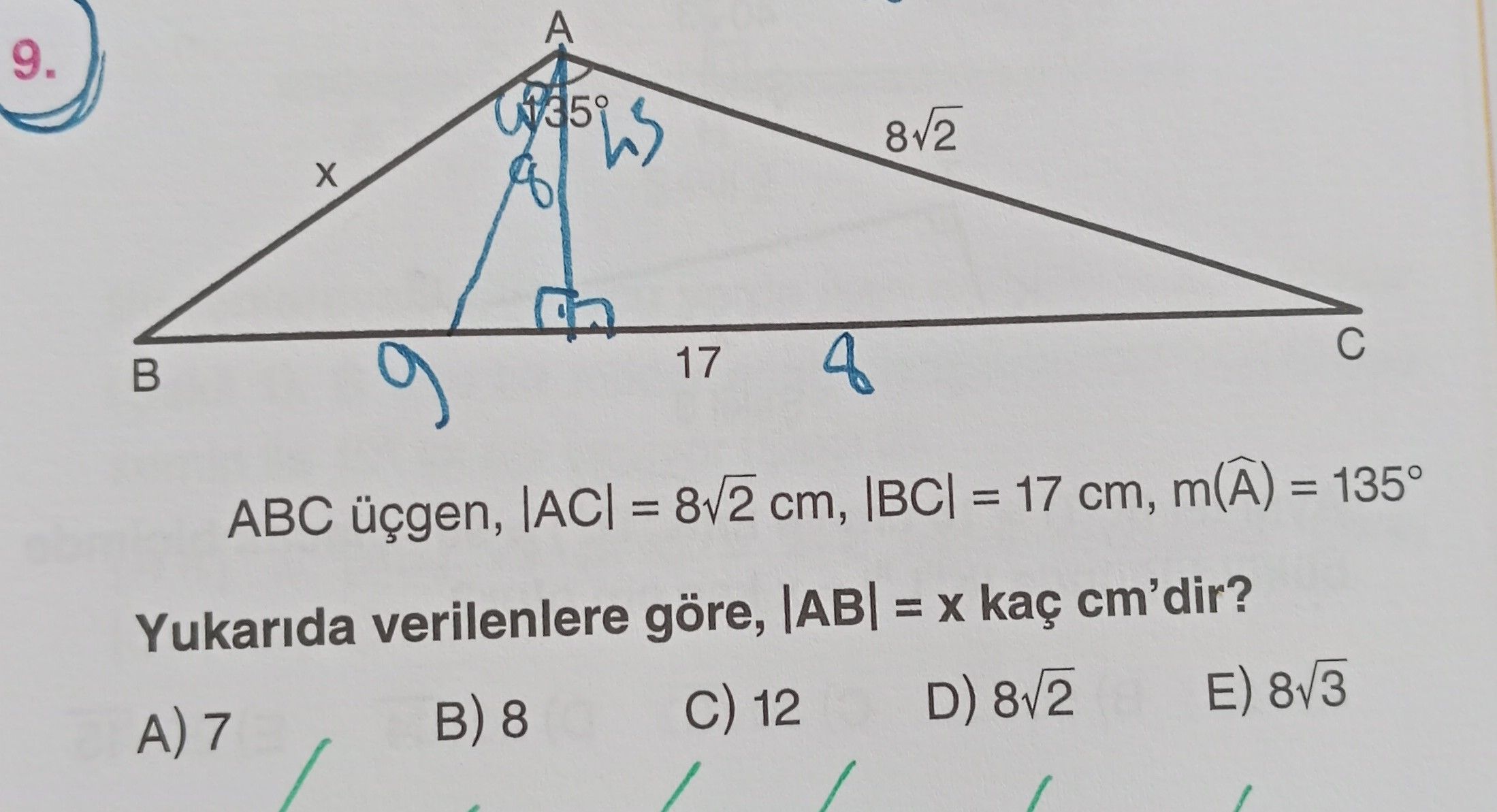 ABC üçgen, |AC| = 8√2 cm, |BC| = 17 cm, m(Â) = 135° Yukarıda verilenlere göre, |AB| = x kaç cm'dir?