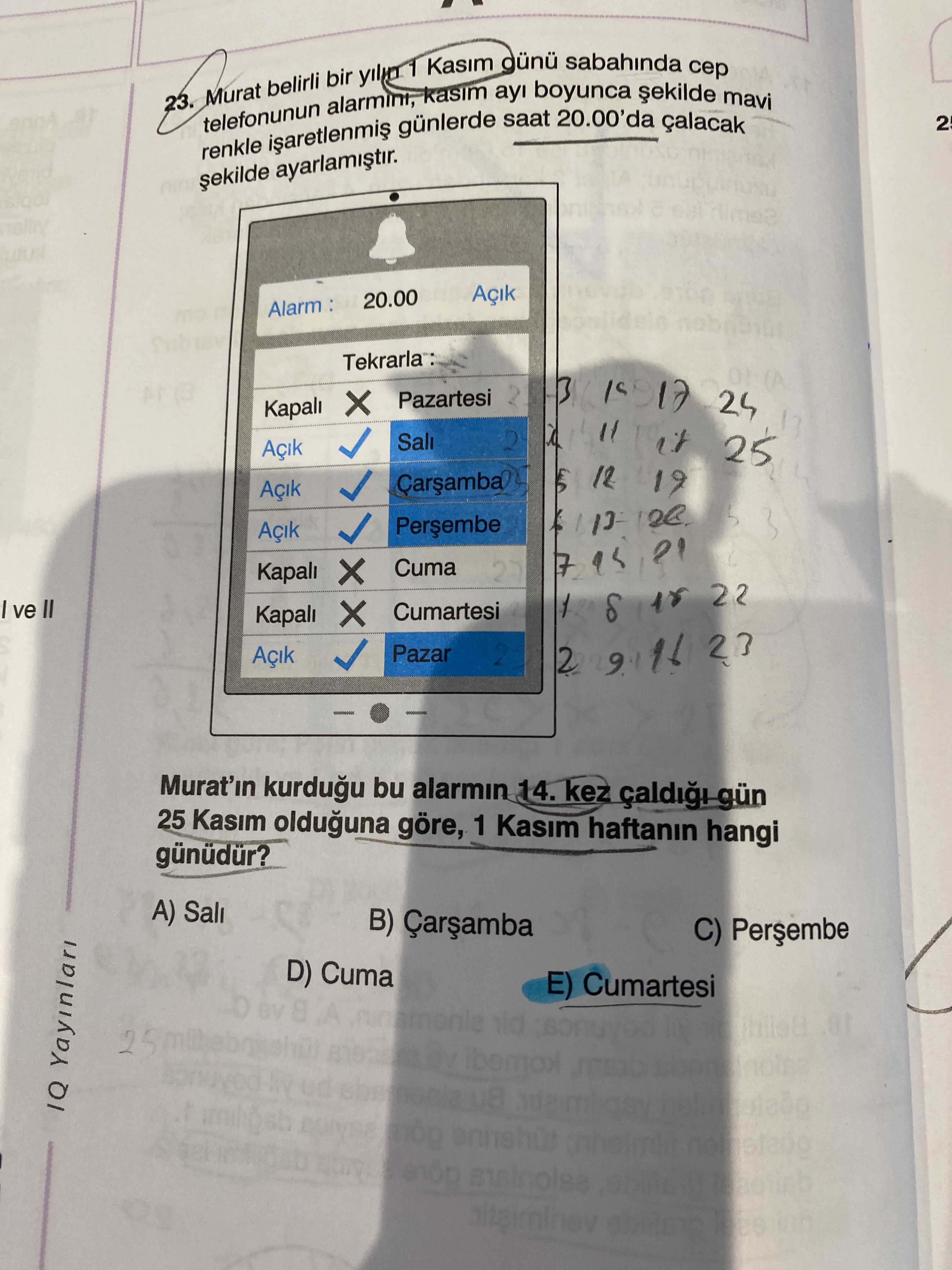 Murat belirli bir yılın 1 Kasım günü sabahında cep telefonunun alarmını, kasım ayı boyunca şekilde