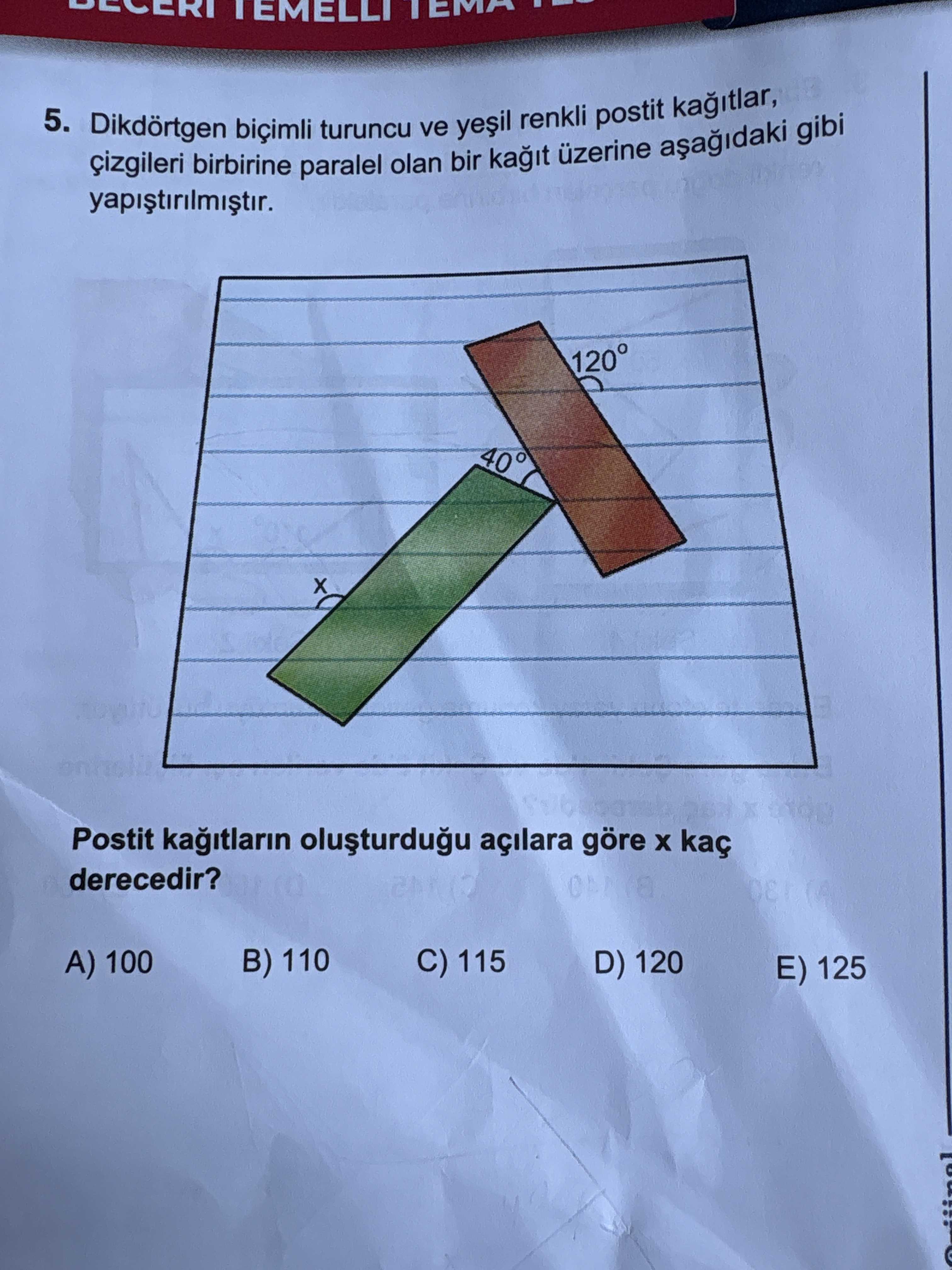 Dikdörtgen biçimli turuncu ve yeşil renkli postit kağıtlar, çizgileri birbirine paralel olan bir