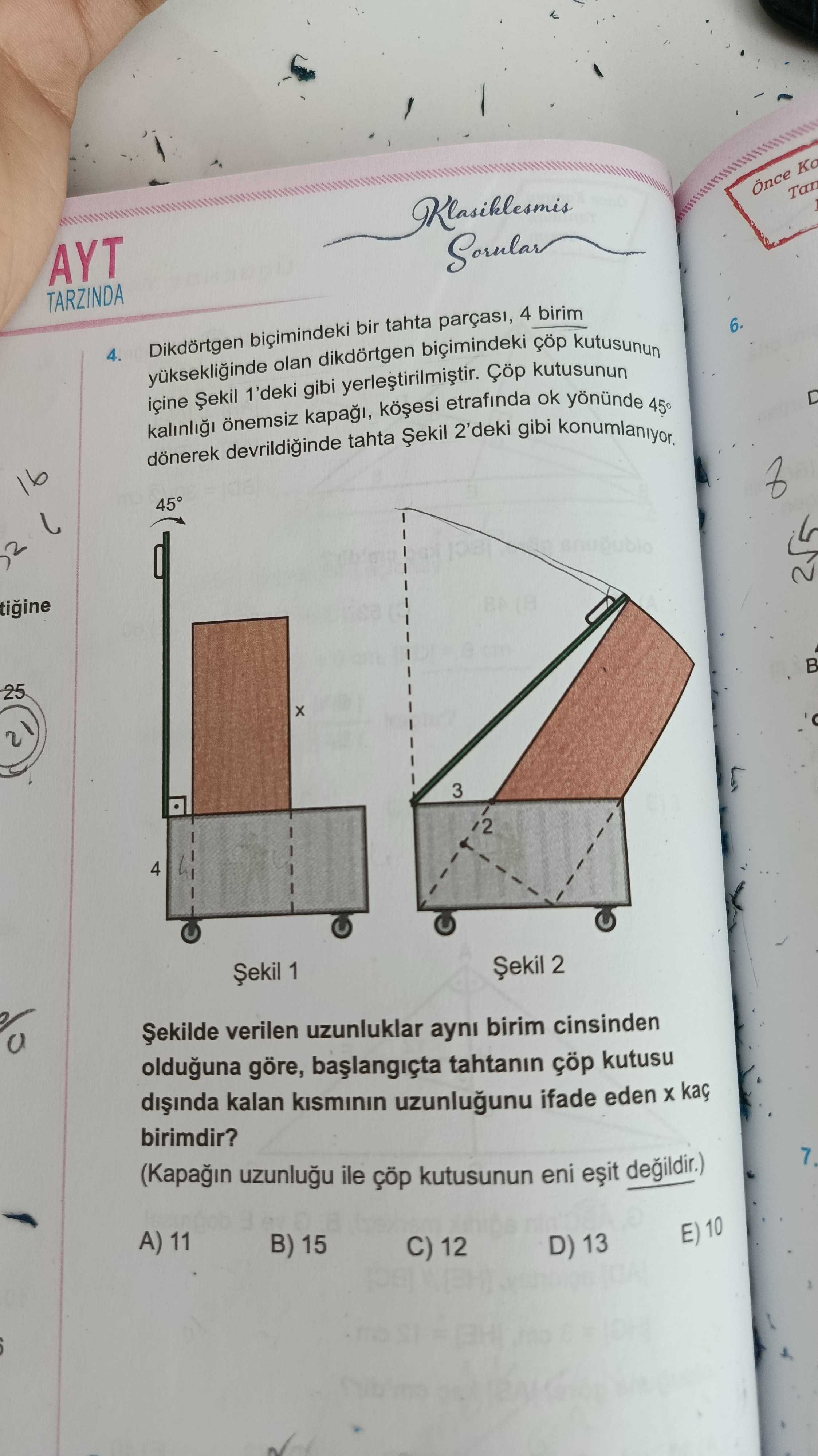 Dikdörtgen biçimindeki bir tahta parçası, 4 birim yüksekliğinde olan dikdörtgen biçimindeki çöp