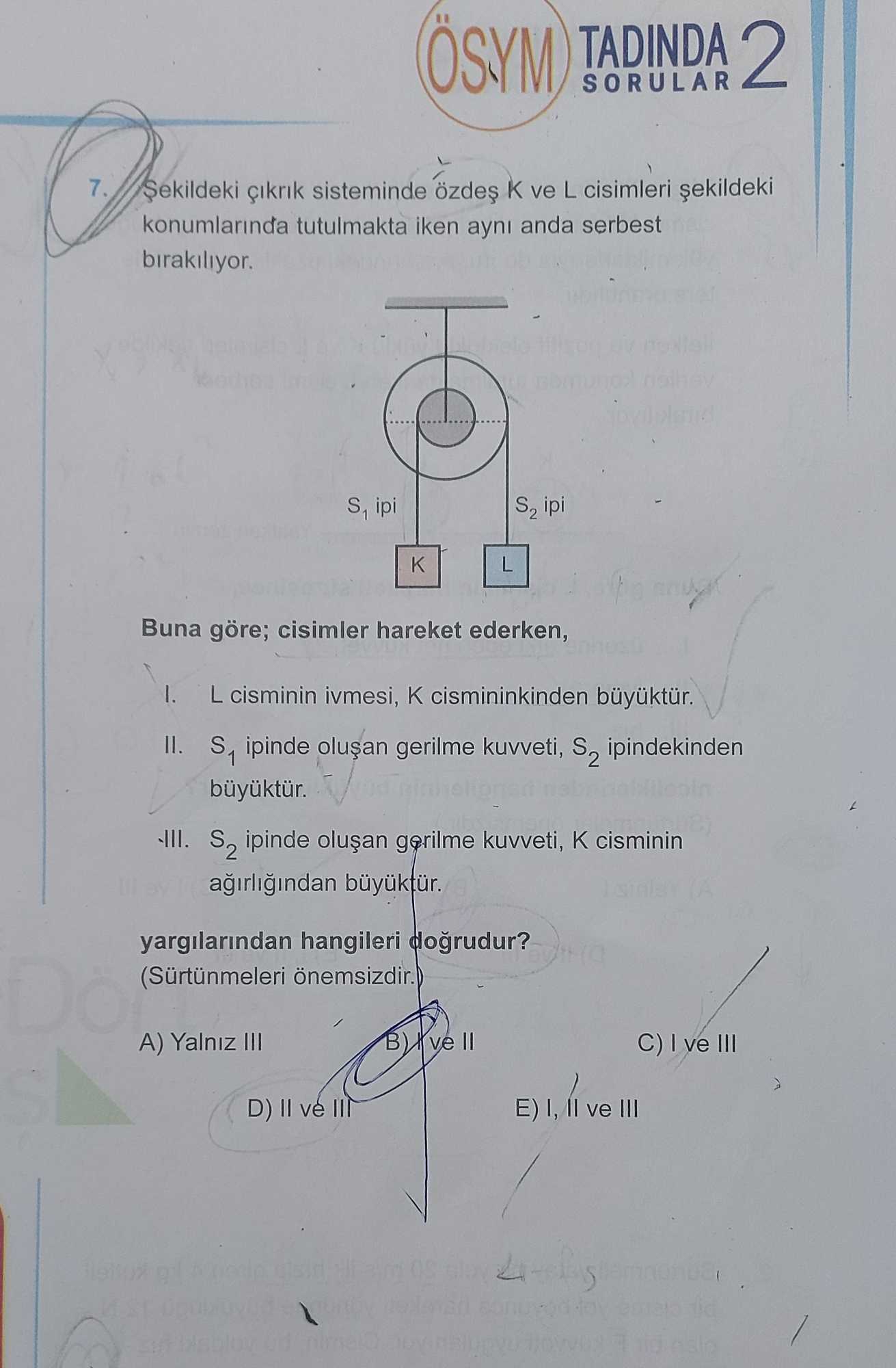 Şekildeki çıkrık sisteminde özdeş K ve L cisimleri şekildeki konumlarında tutulmakta iken aynı anda