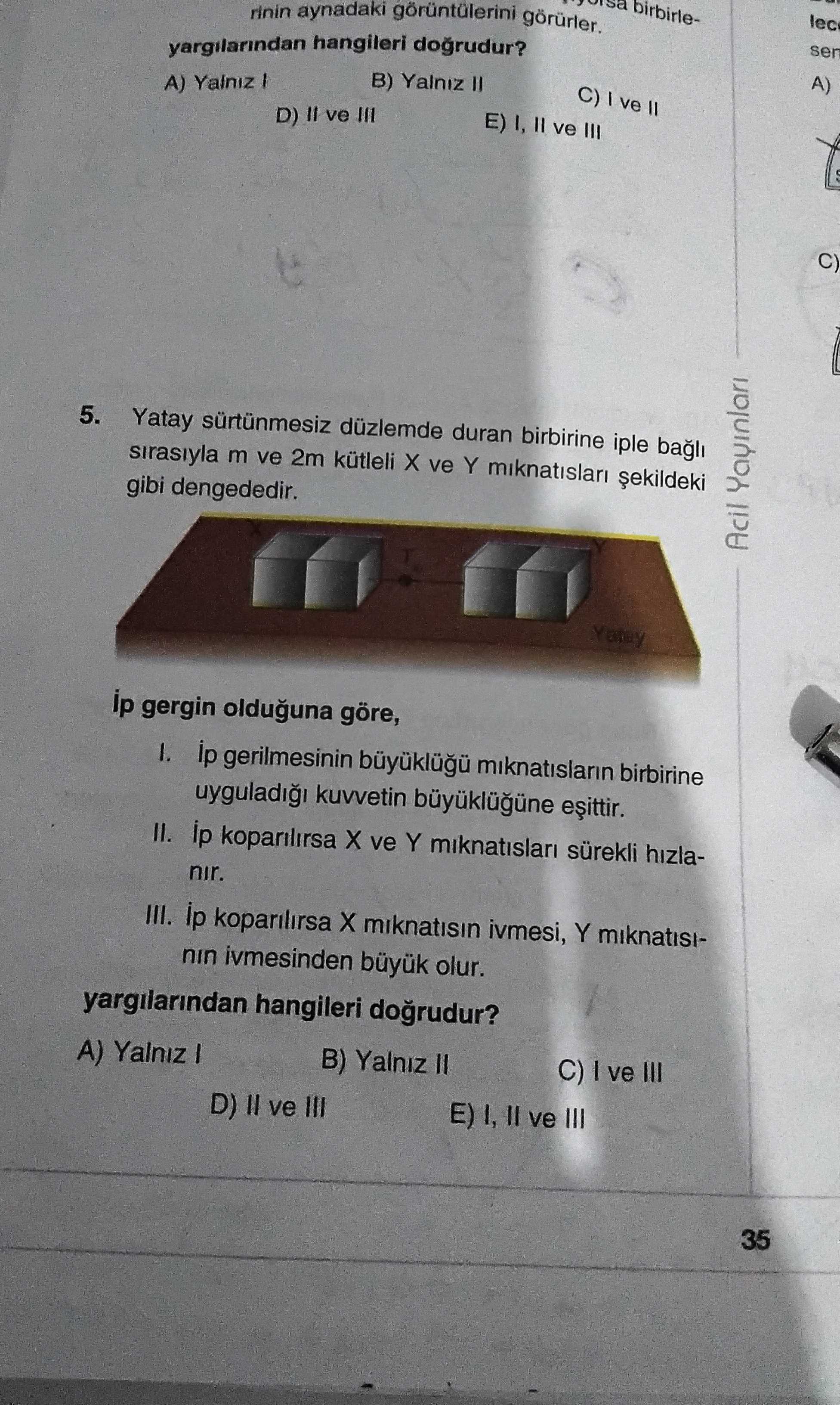 Yatay sürtünmesiz düzlemde duran birbirine iple bağlı sırasıyla m ve 2m kütleli X ve Y mıknatısları