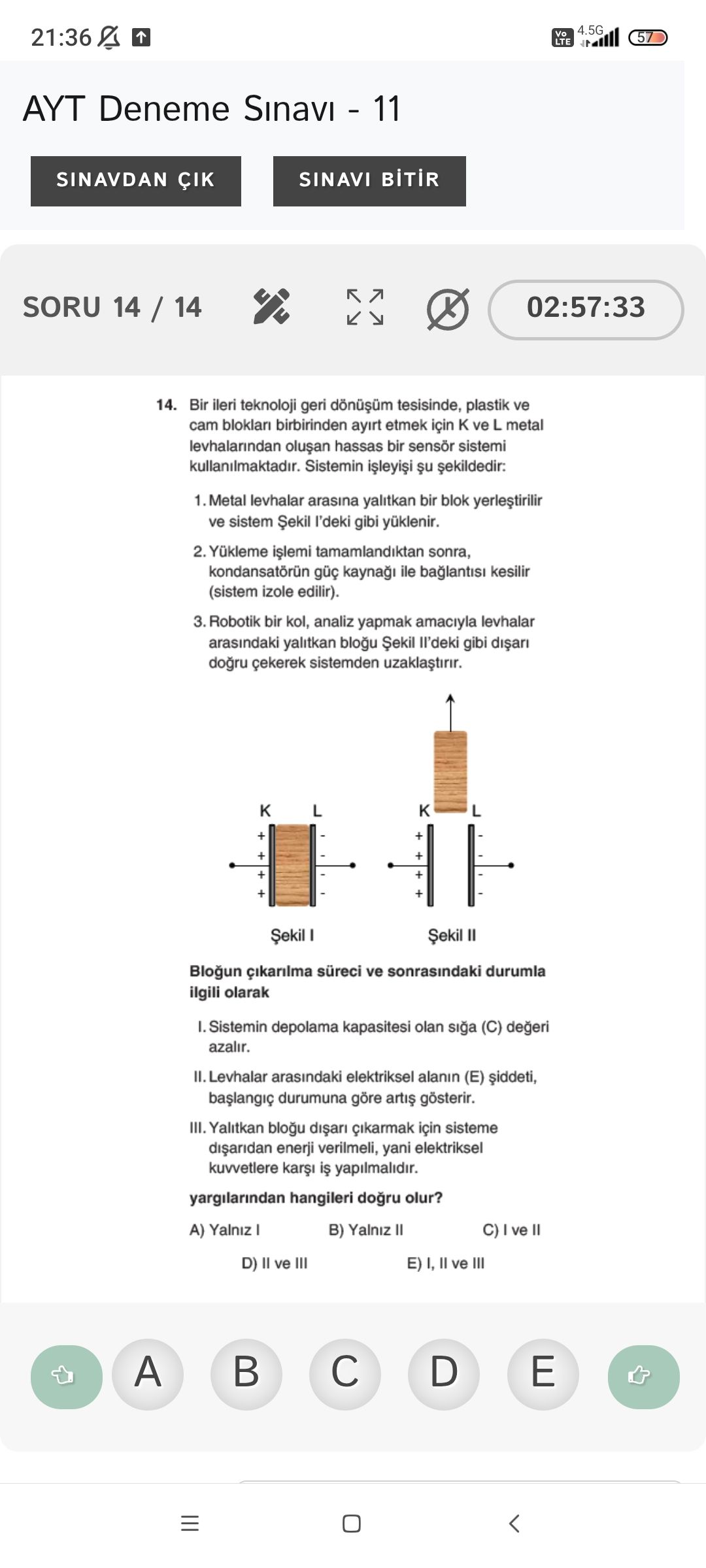 Bir ileri teknoloji geri dönüşüm tesisinde, plastik ve cam blokları birbirinden ayırt etmek için K