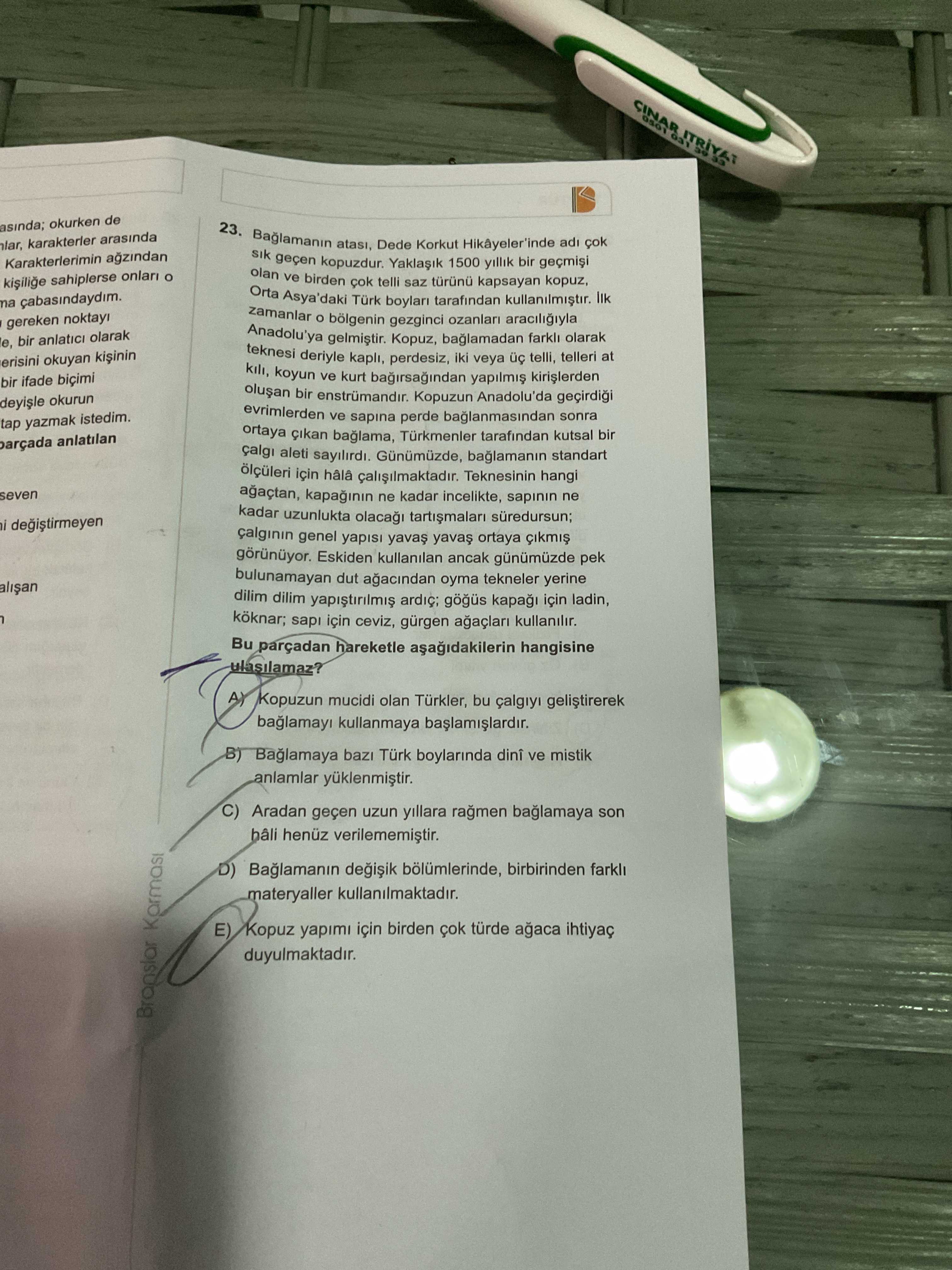 Bağlamanın atası, Dede Korkut Hikâyeler'inde adı çok sık geçen kopuzdur. Yaklaşık 1500 yıllık bir