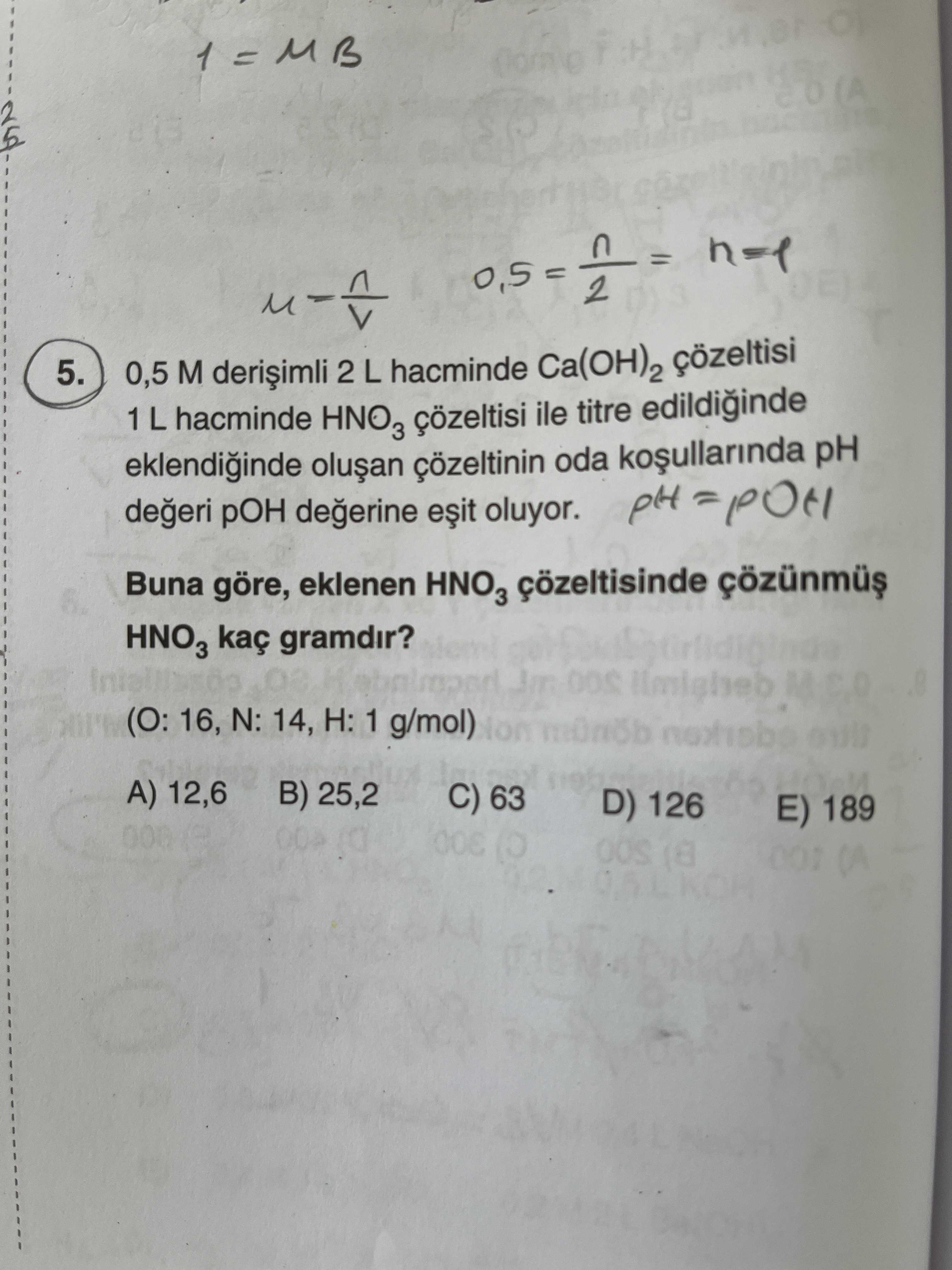 0,5 M derişimli 2 L hacminde Ca(OH)₂ çözeltisi 1 L hacminde HNO₃ çözeltisi ile titre edildiğinde