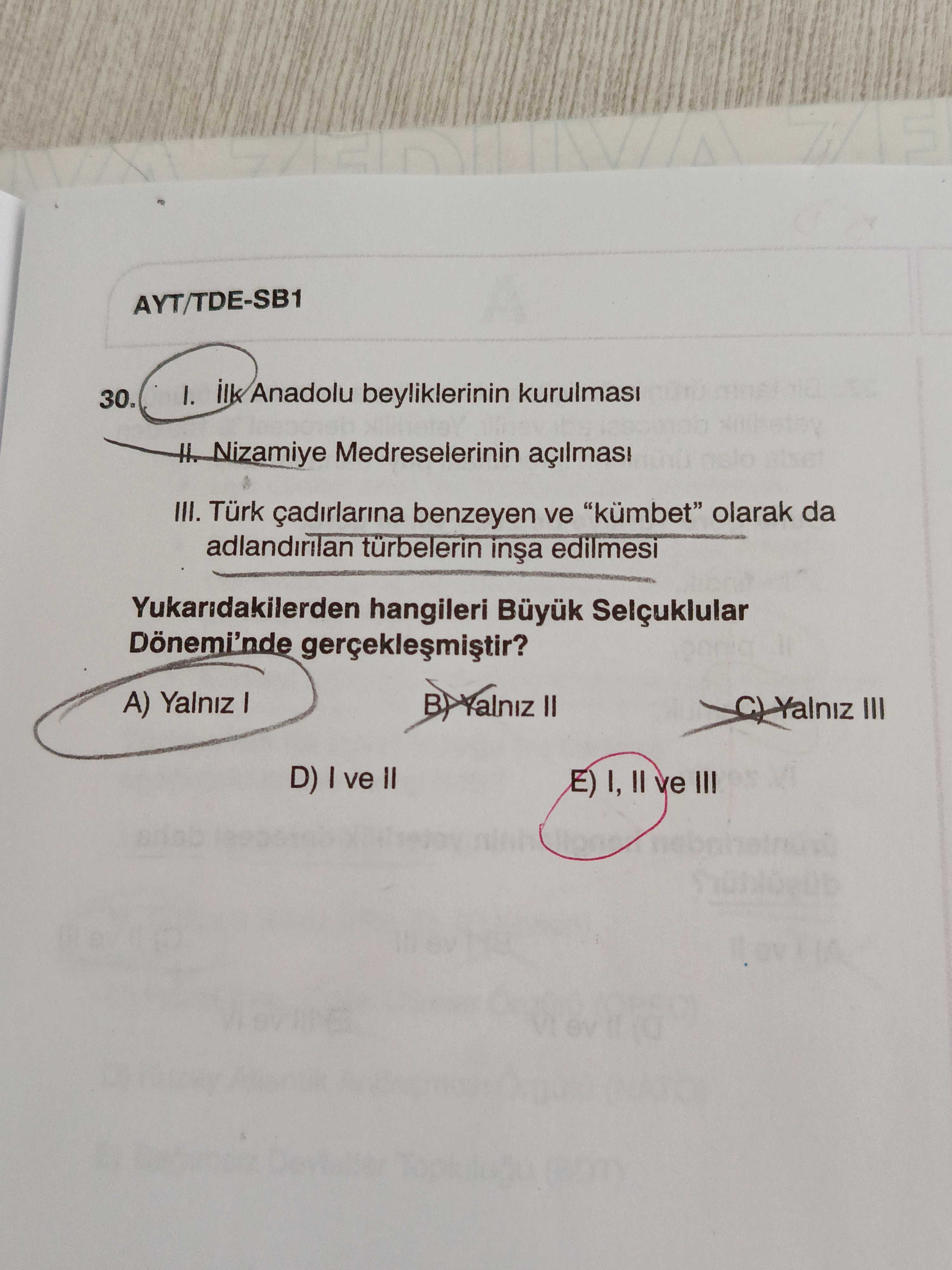 I. İlk Anadolu beyliklerinin kurulması II. Nizamiye Medreselerinin açılması III. Türk çadırlarına
