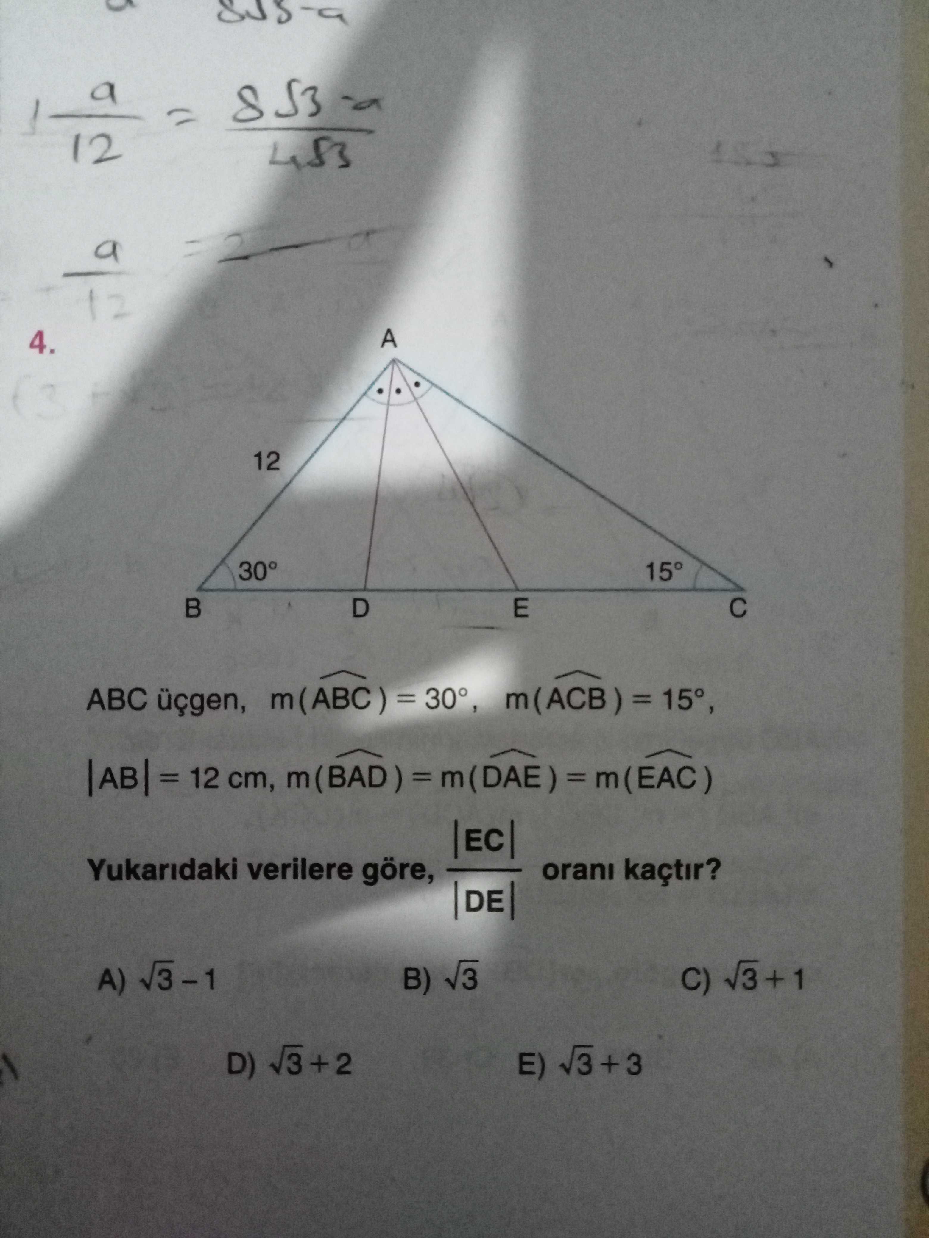 ABC üçgen, m(ABC) = 30°, m(ACB) = 15°, |AB| = 12 cm, m(BAD) = m(DAE) = m(EAC) Yukarıdaki verilere