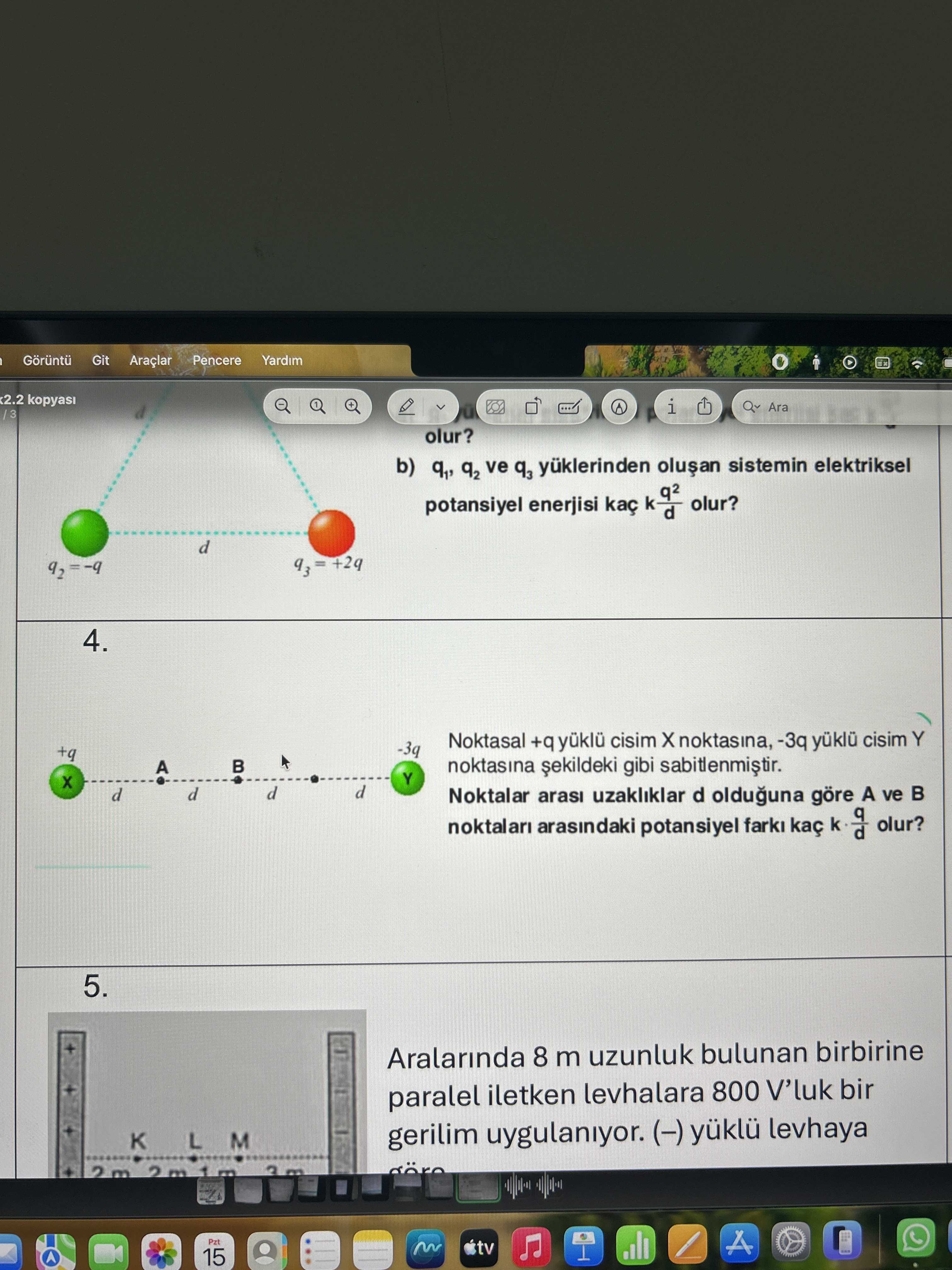 Noktasal +q yüklü cisim X noktasına, -3q yüklü cisim Y noktasına şekildeki gibi sabitlenmiştir