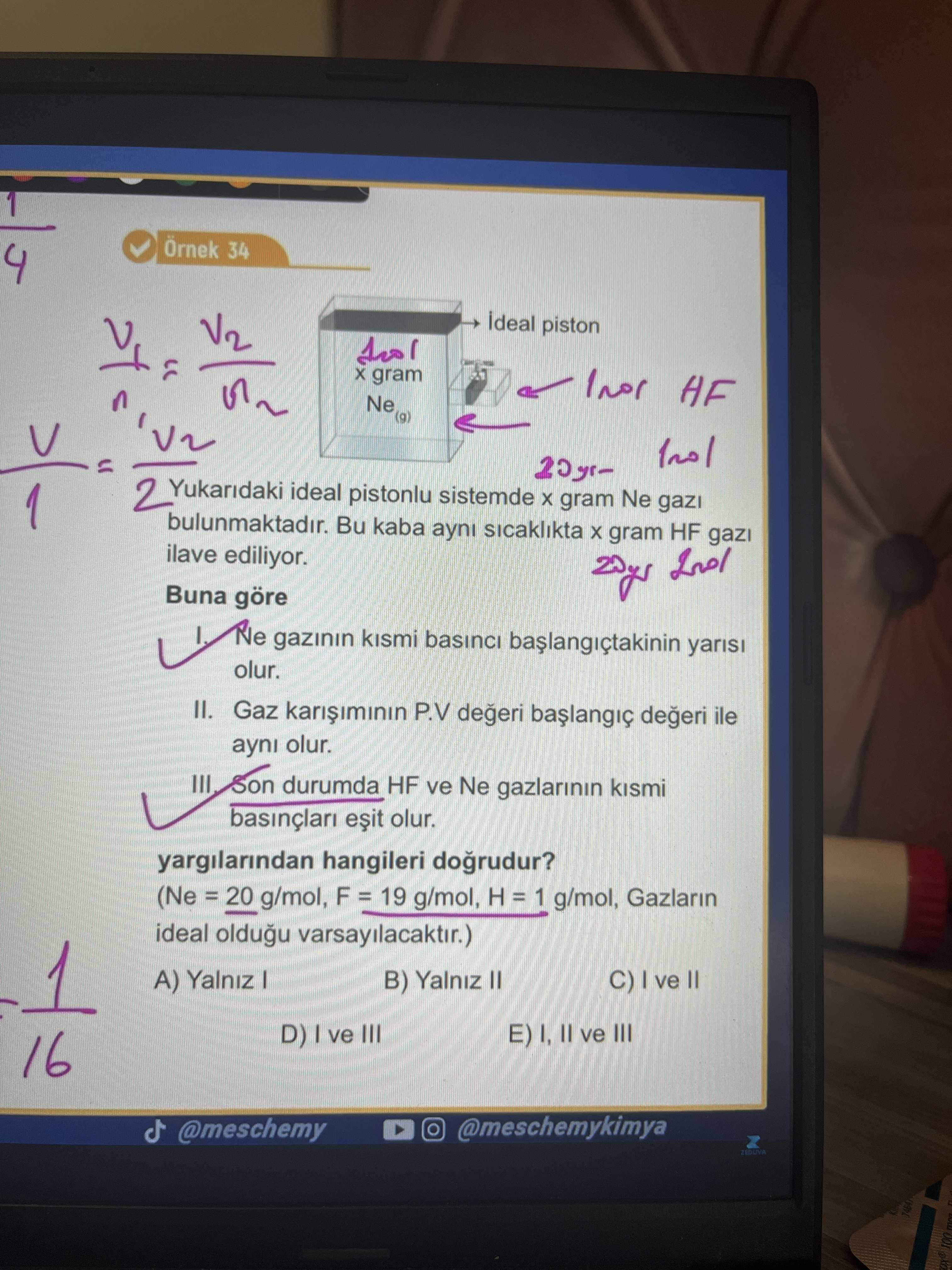 Yukarıdaki ideal pistonlu sistemde x gram Ne gazı bulunmaktadır. Bu kaba aynı sıcaklıkta x gram HF