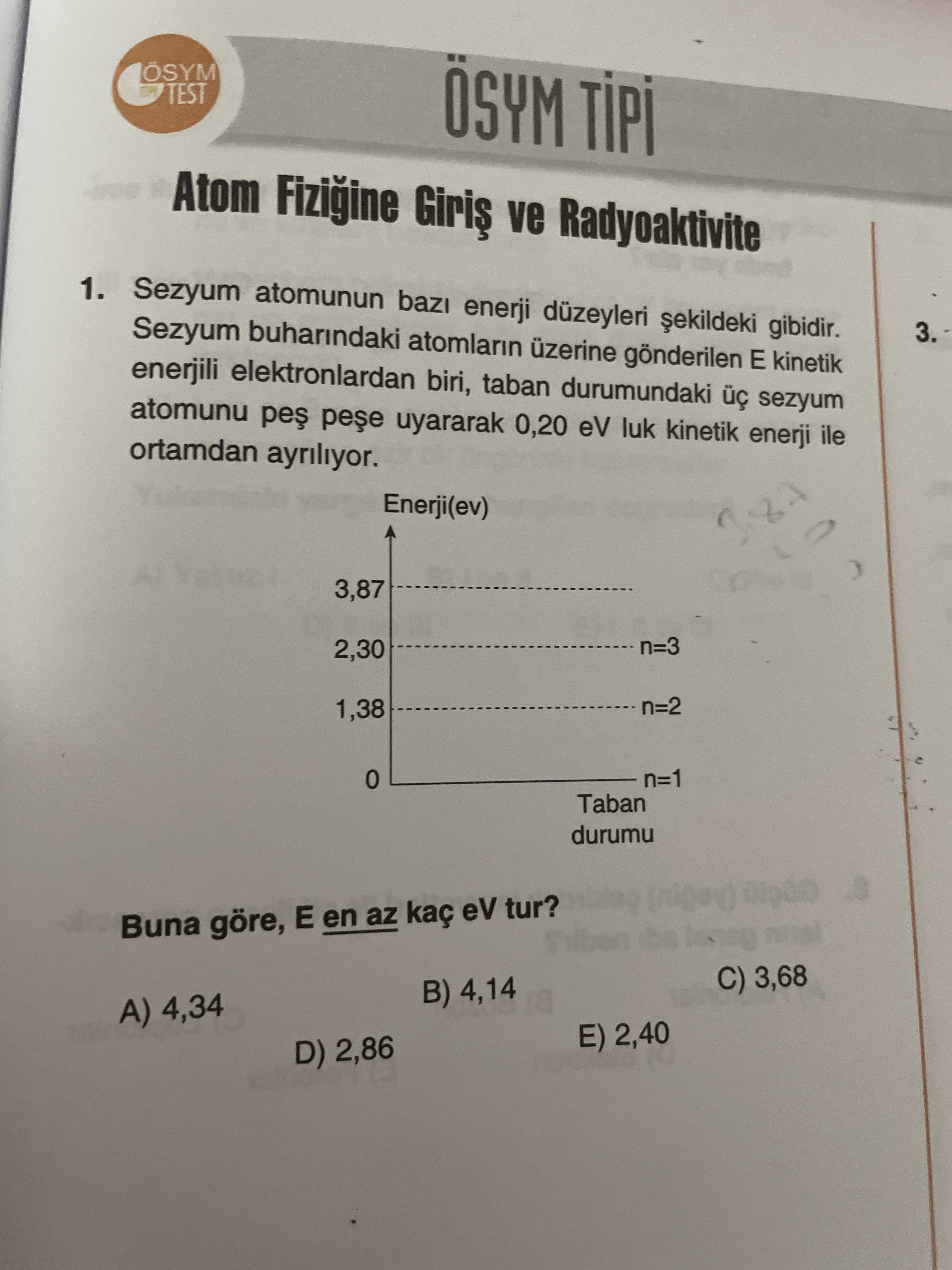 Sezyum atomunun bazı enerji düzeyleri şekildeki gibidir. Sezyum buharındaki atomların üzerine