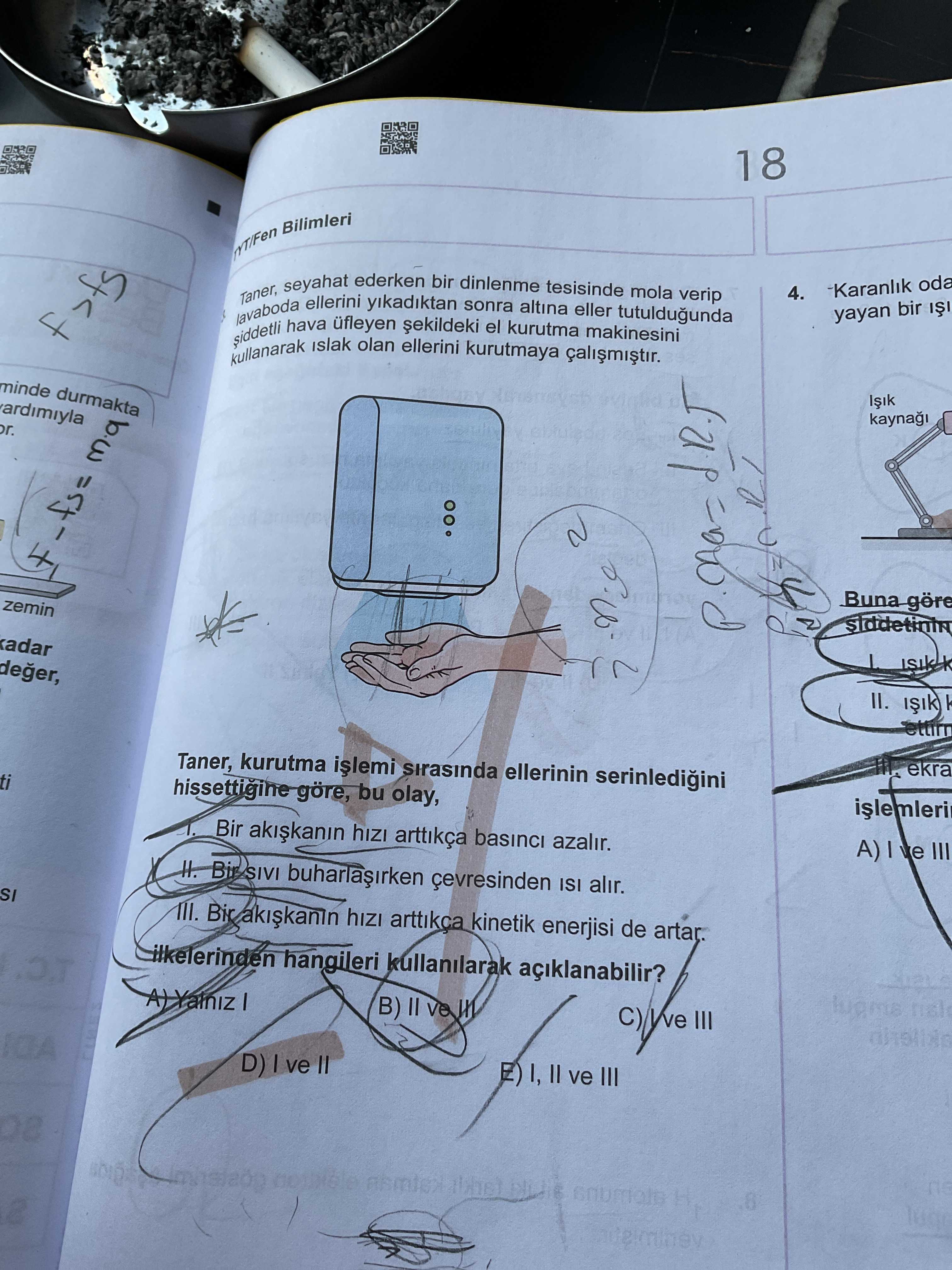 Taner, seyahat ederken bir dinlenme tesisinde mola verip lavaboda ellerini yıkadıktan sonra altına