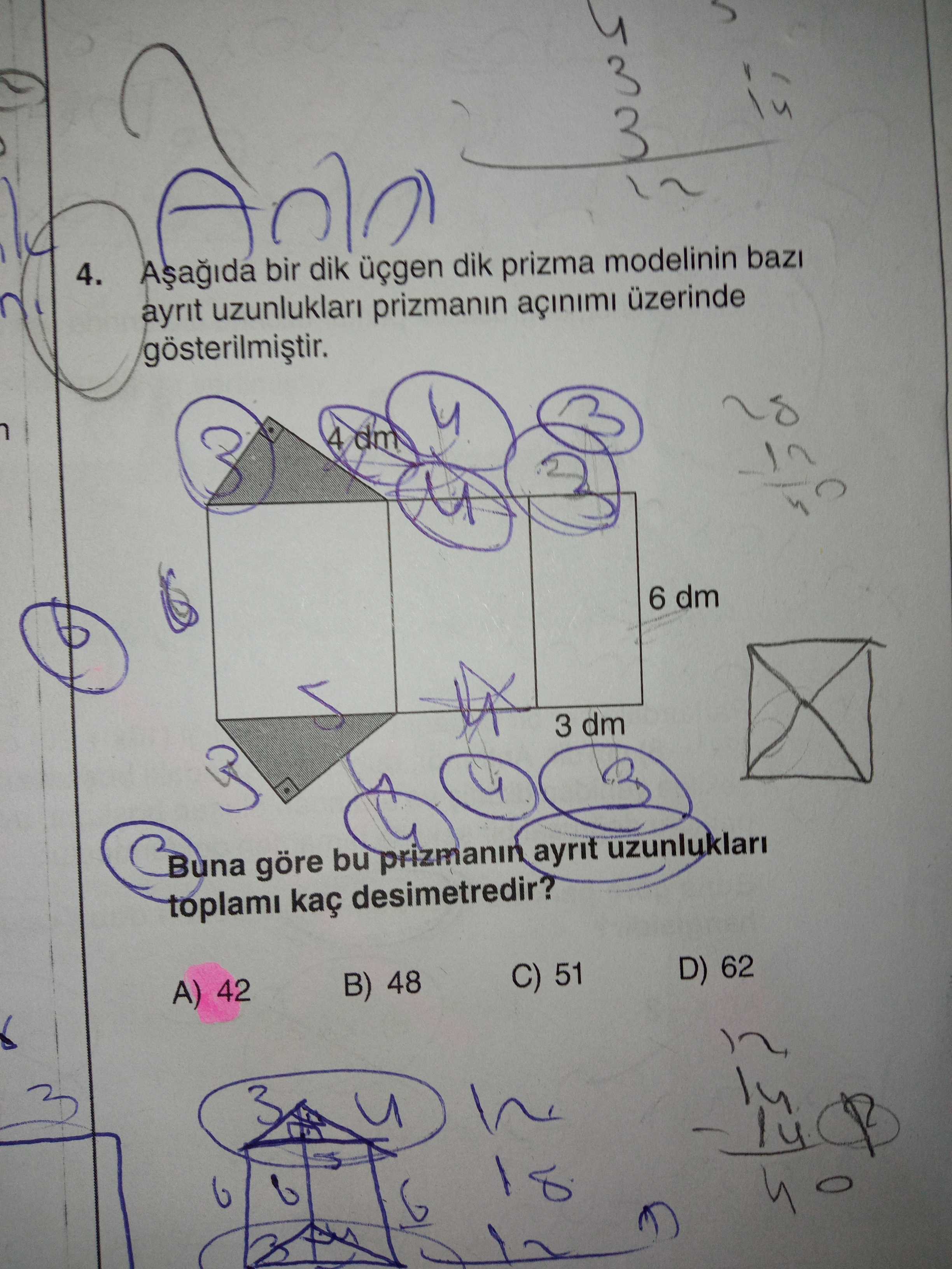 Aşağıda bir dik üçgen dik prizma modelinin bazı ayrıt uzunlukları prizmanın açınımı üzerinde