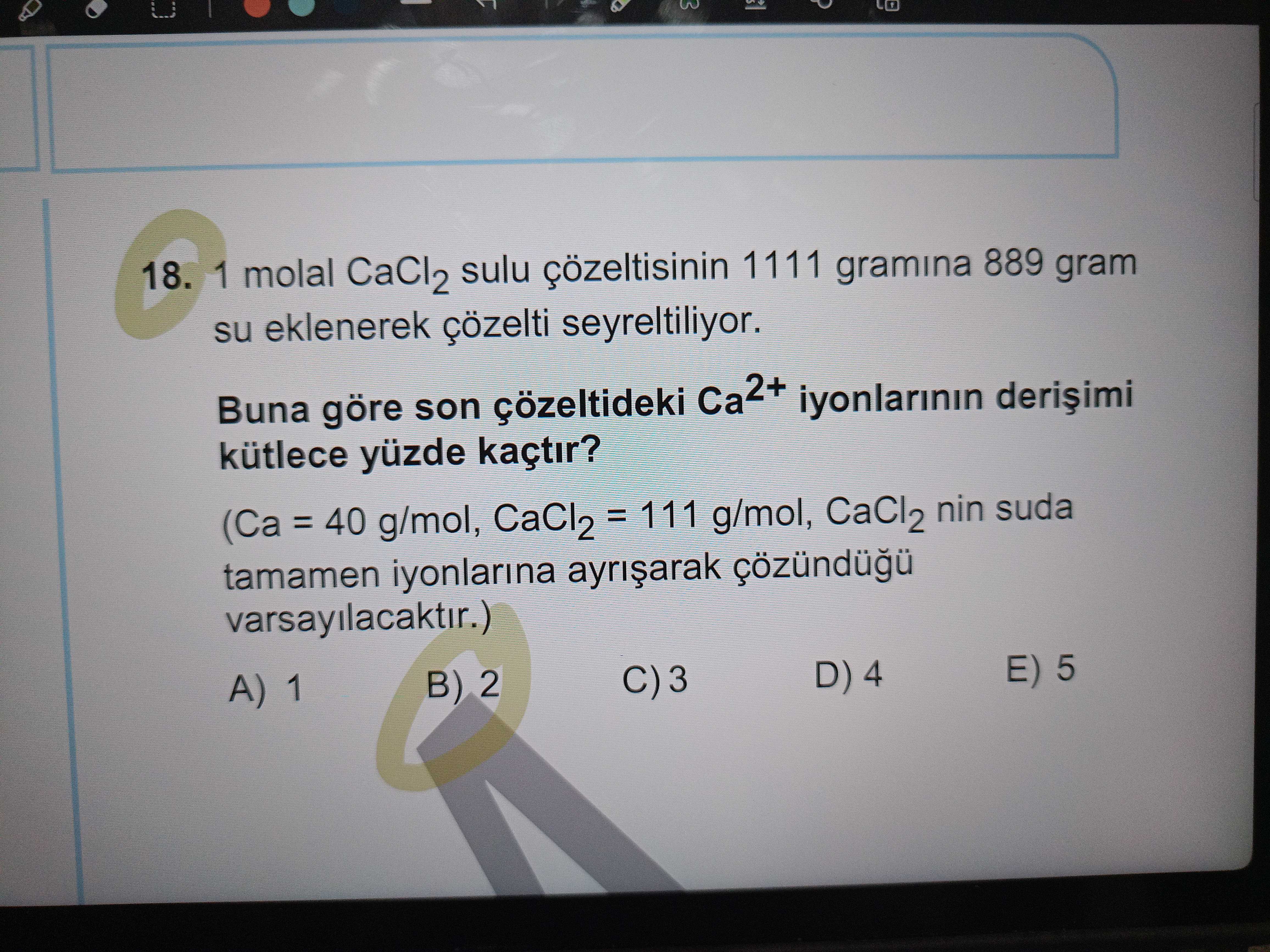 1 molal CaCl₂ sulu çözeltisinin 1111 gramına 889 gram su eklenerek çözelti seyreltiliyor. Buna göre