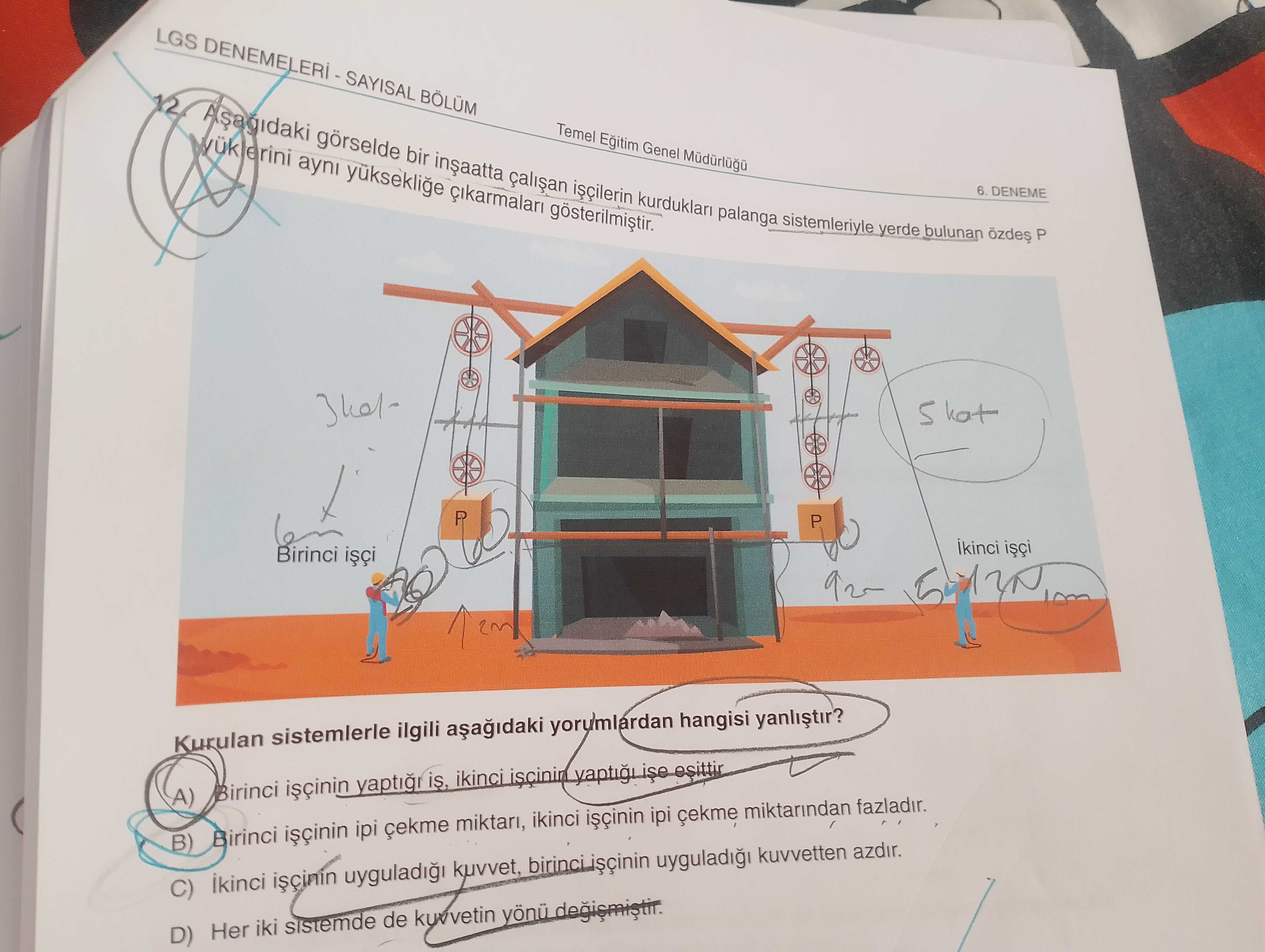 Aşağıdaki görselde bir inşaatta çalışan işçilerin kurdukları palanga sistemleriyle yerde bulunan