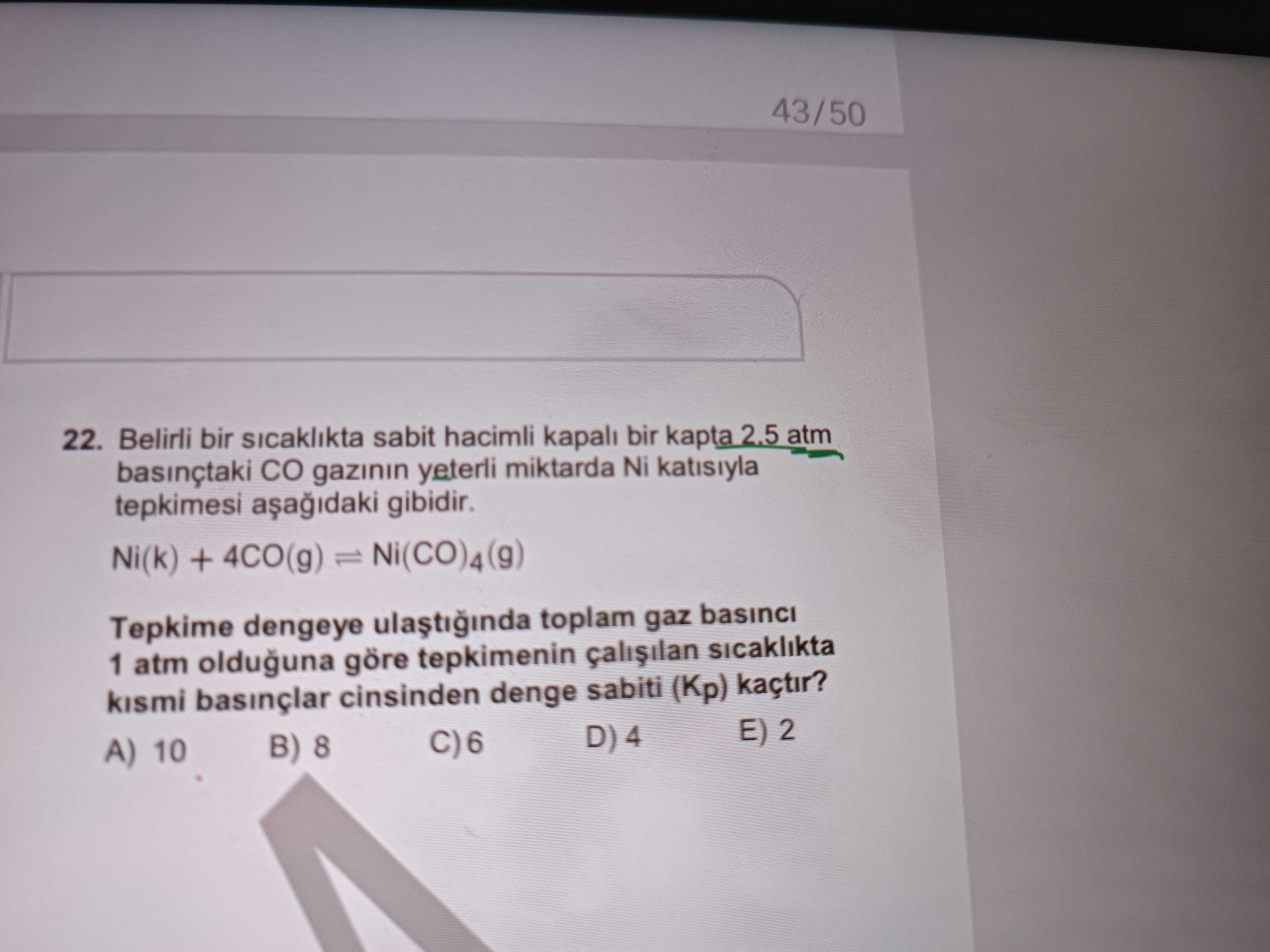 Belirli bir sıcaklıkta sabit hacimli kapalı bir kapta 2,5 atm basınçtaki CO gazının yeterli miktarda