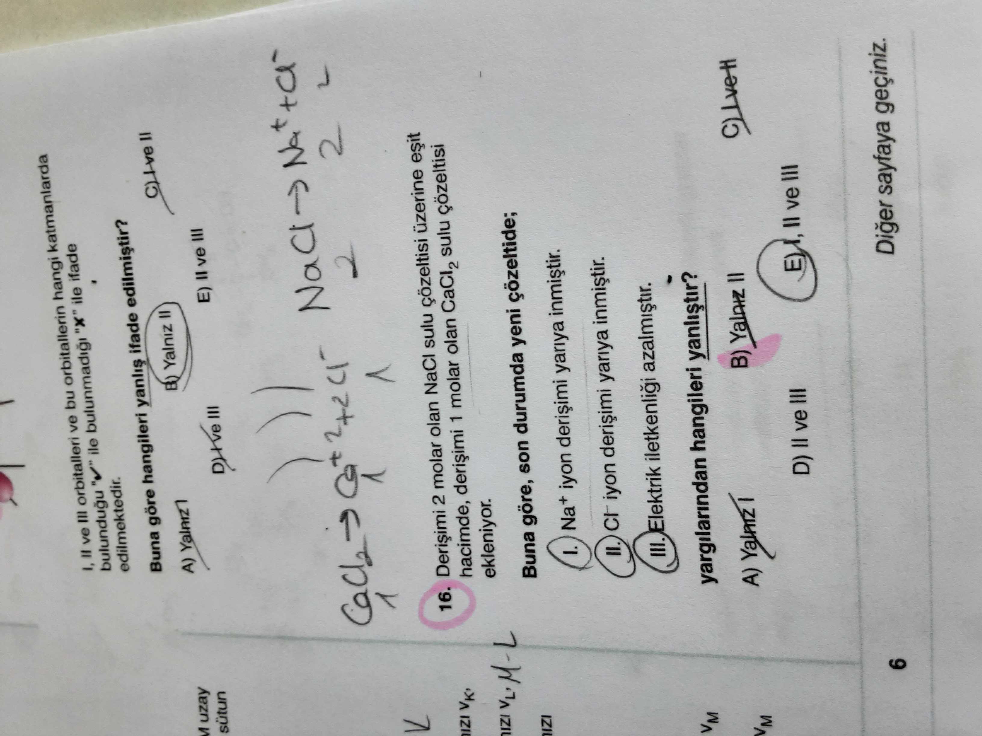 Derişimi 2 molar olan NaCl sulu çözeltisi üzerine eşit hacimde, derişimi 1 molar olan CaCl₂ sulu