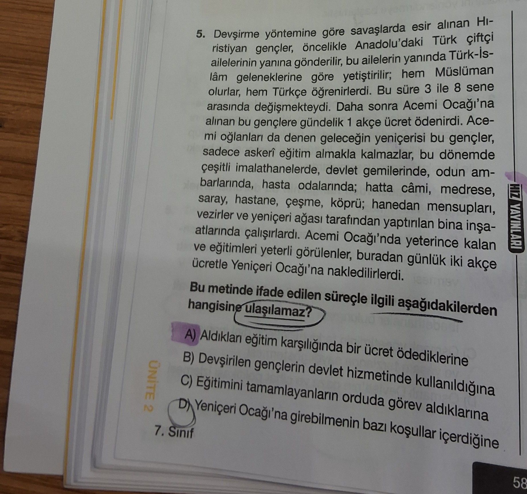 Devşirme yöntemine göre savaşlarda esir alınan Hıristiyan gençler, öncelikle Anadolu'daki Türk