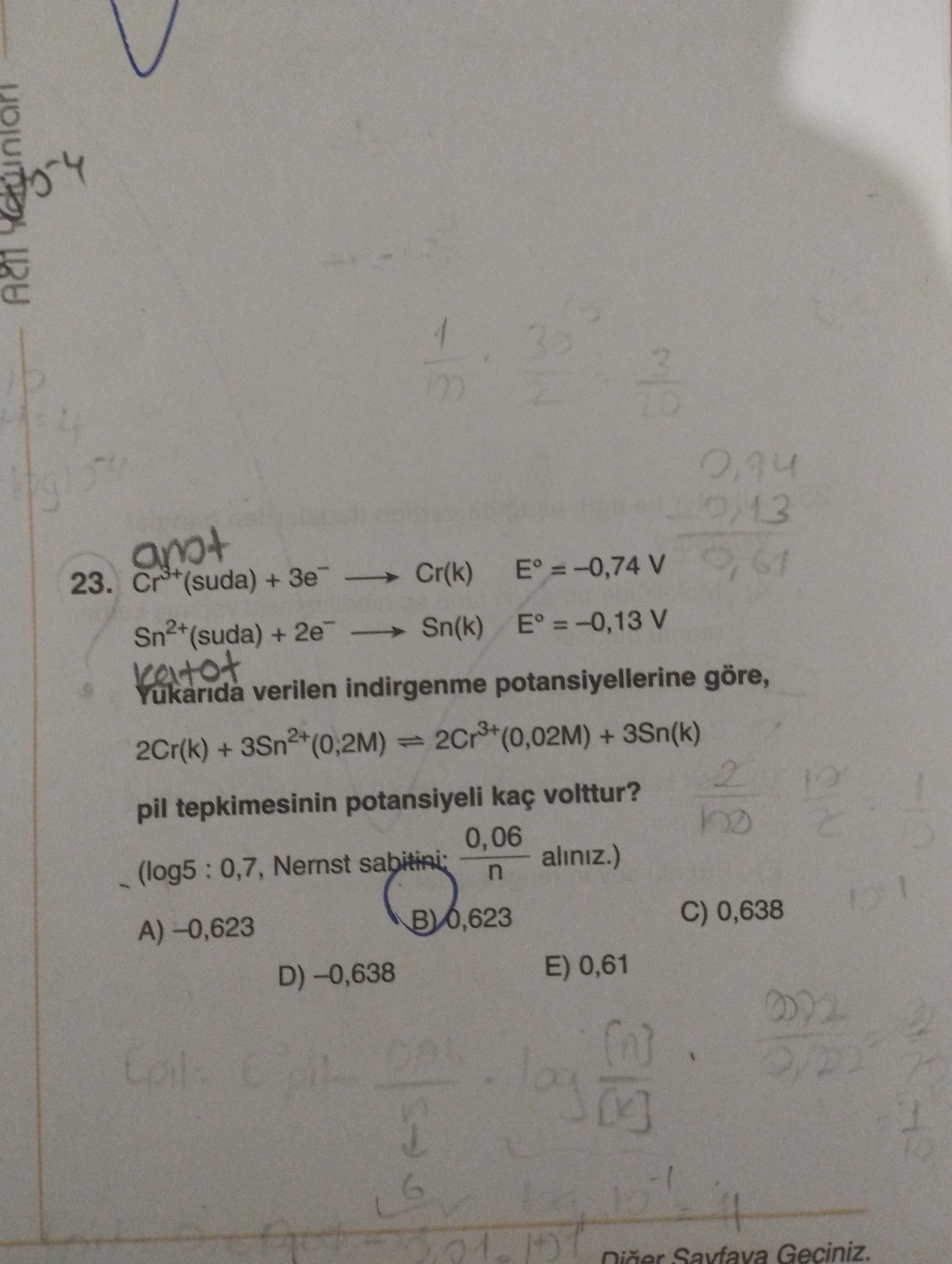 Cr³⁺(suda) + 3e⁻ ⟶ Cr(k) E° = −0,74 V Sn²⁺(suda) + 2e⁻ ⟶ Sn(k) E° = −0,13 V Yukarıda verilen