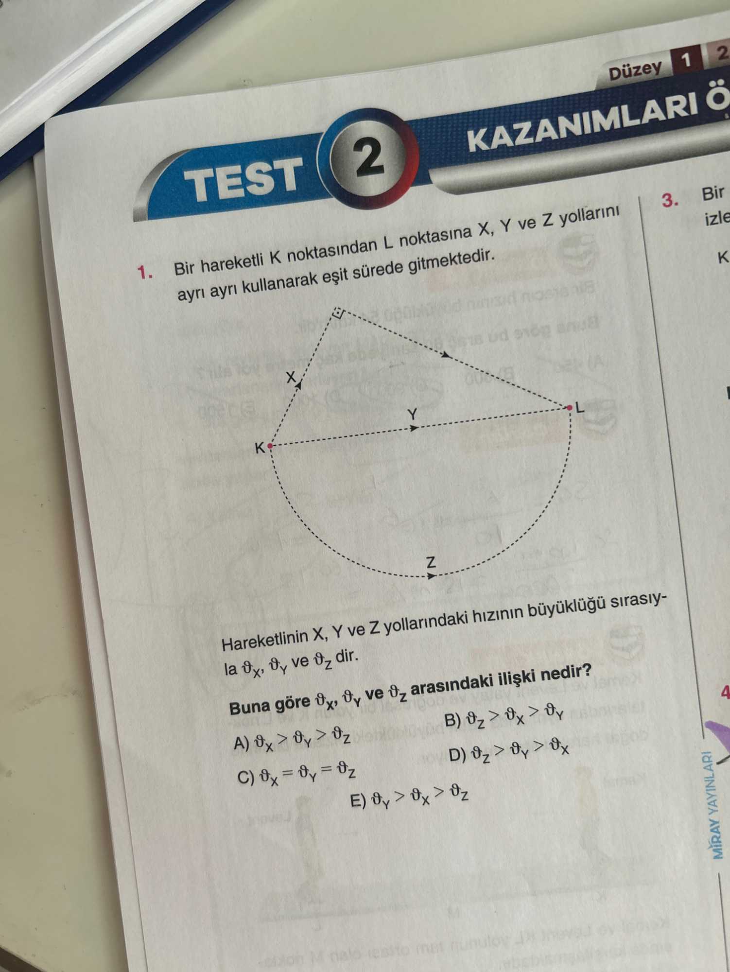Bir hareketli K noktasından L noktasına X, Y ve Z yollarını ayrı ayrı kullanarak eşit sürede