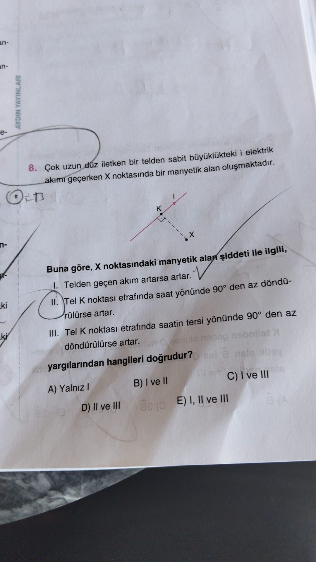 Çok uzun düz iletken bir telden sabit büyüklükteki i elektrik akımı geçerken X noktasında bir