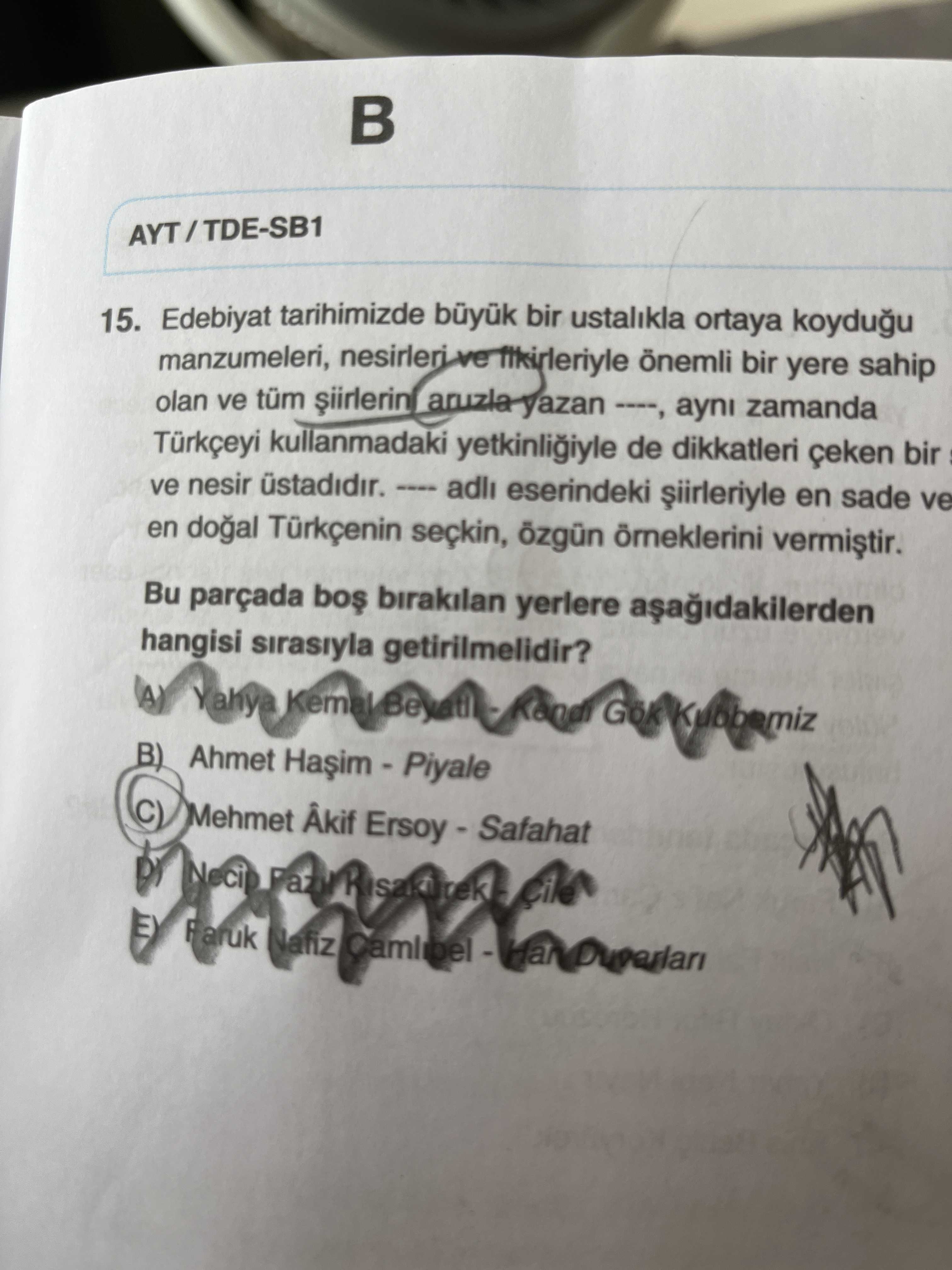 Edebiyat tarihimizde büyük bir ustalıkla ortaya koyduğu manzumeleri, nesirleri ve fikirleriyle