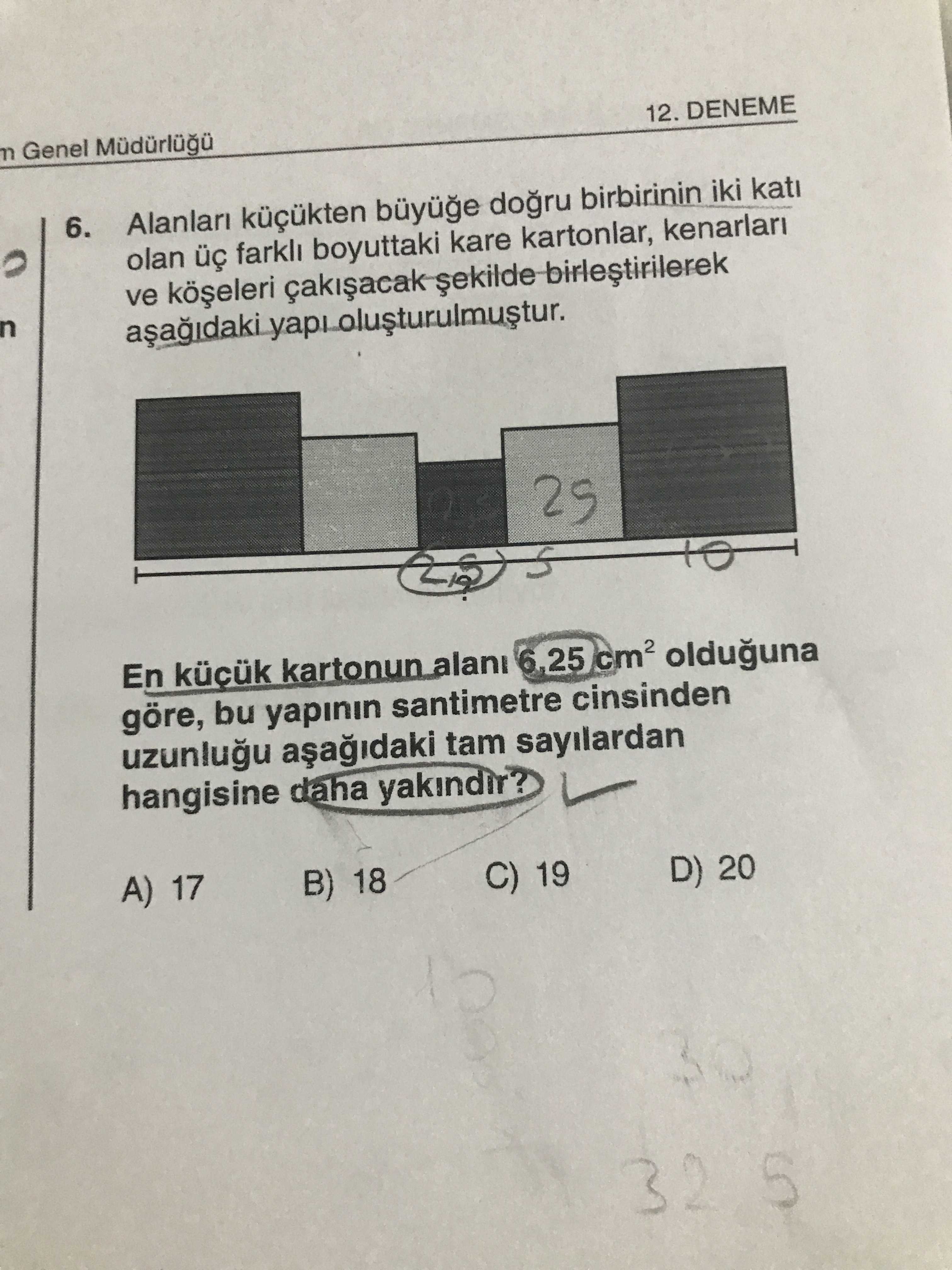 Alanları küçükten büyüğe doğru birbirinin iki katı olan üç farklı boyuttaki kare kartonlar