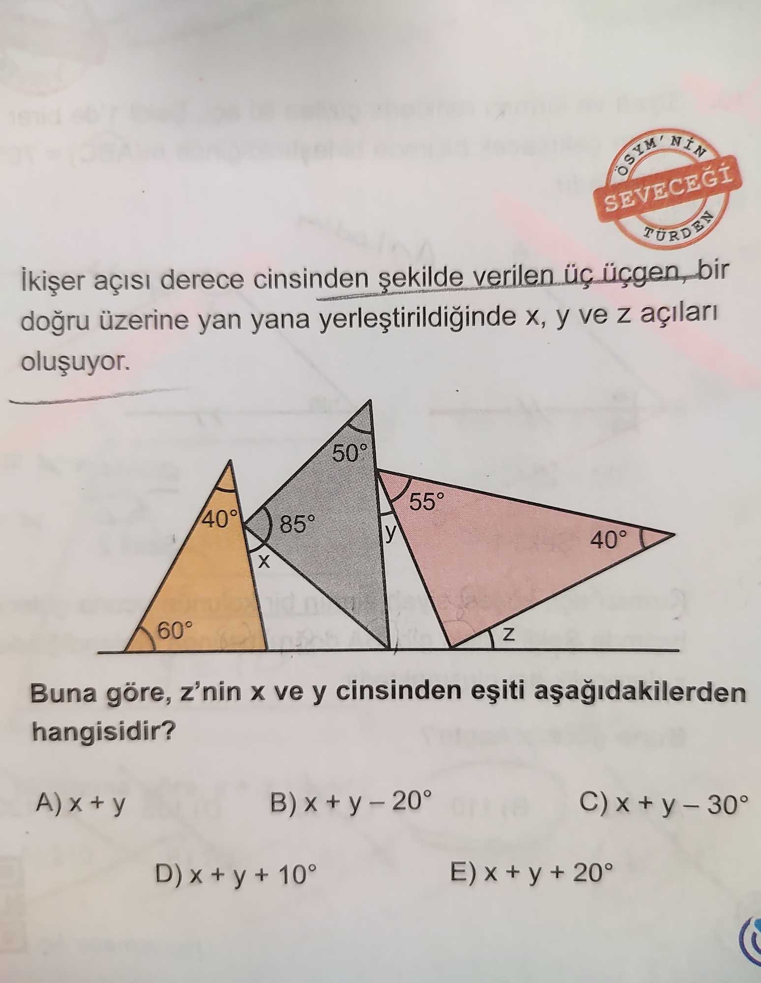 İkişer açısı derece cinsinden şekilde verilen üç üçgen, bir doğru üzerine yan yana