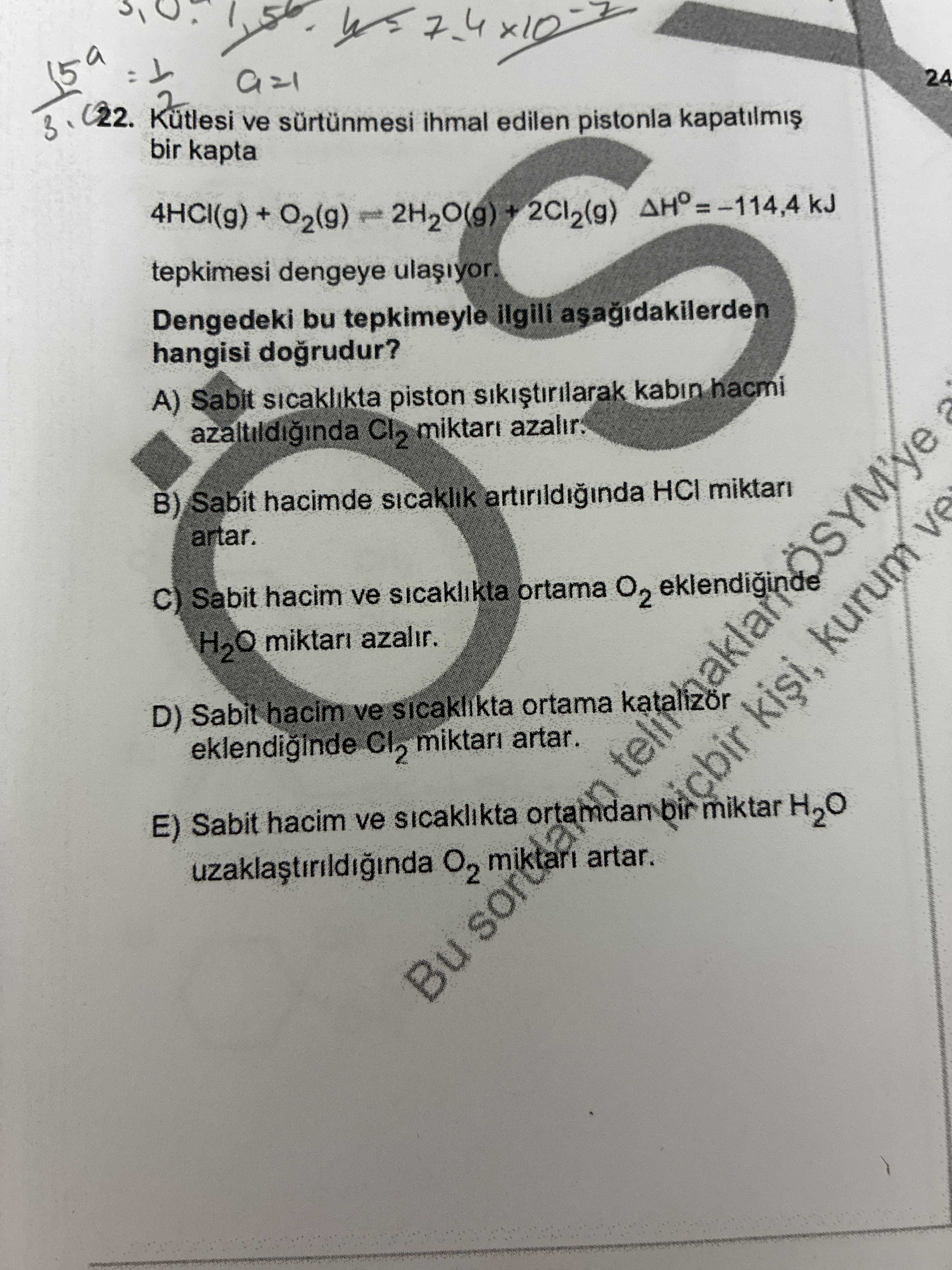 Kütlesi ve sürtünmesi ihmal edilen pistonla kapatılmış bir kapta 4HCl(g) + O₂(g) ⇌ 2H₂O(g) + 2Cl₂(g)