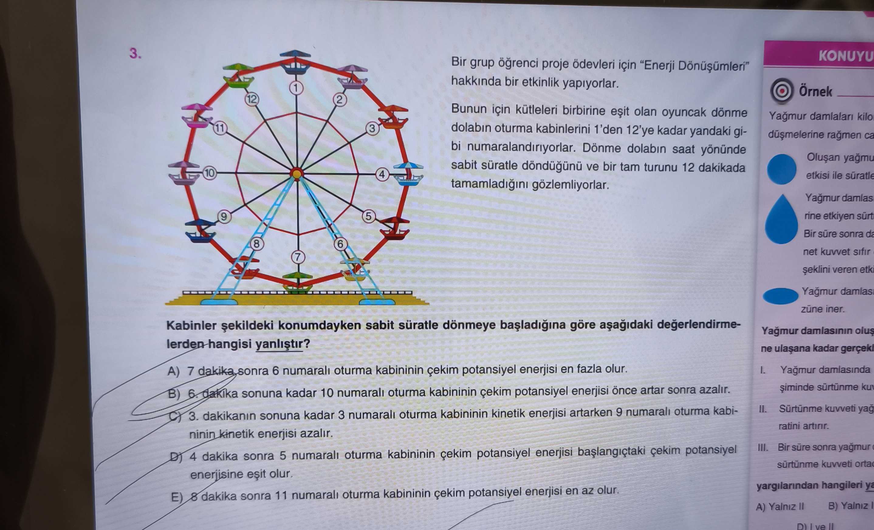 Bir grup öğrenci proje ödevleri için "Enerji Dönüşümleri" hakkında bir etkinlik yapıyorlar. Bunun