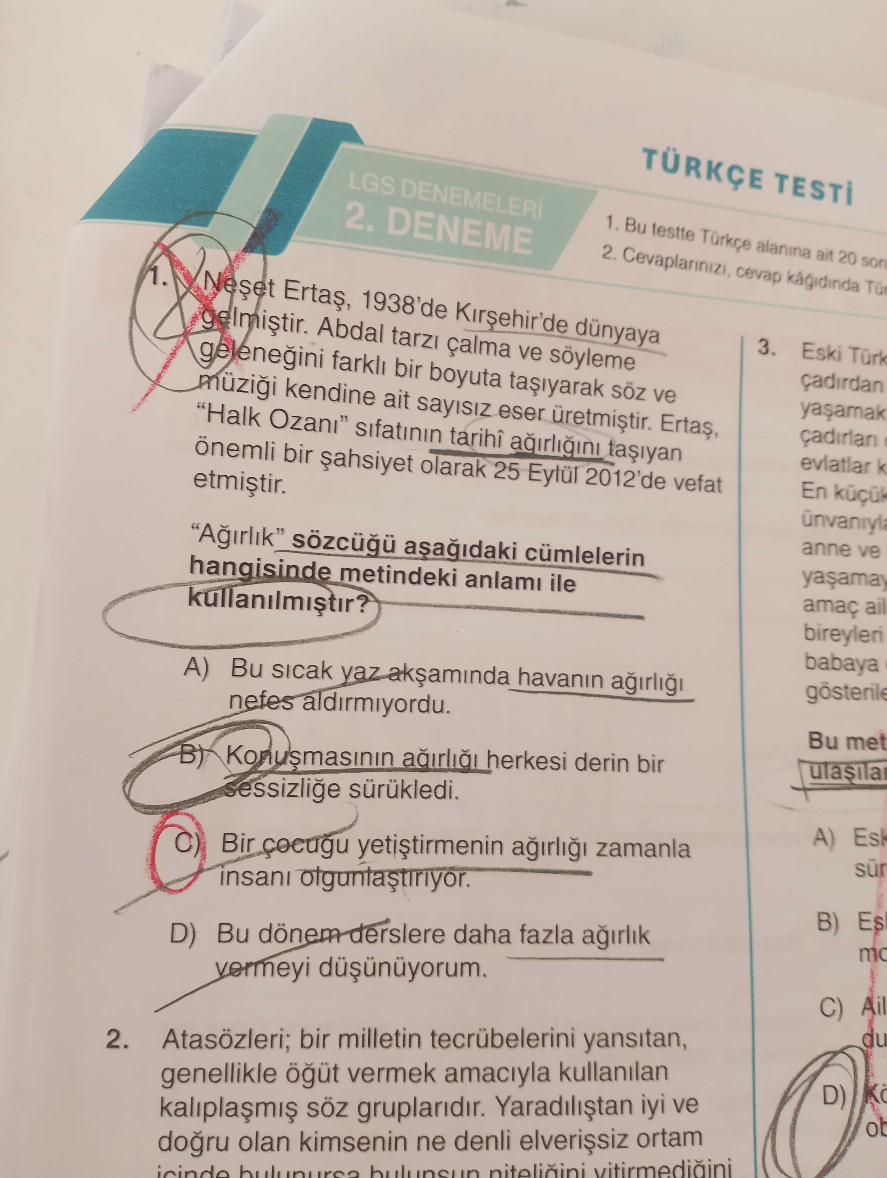 Neşet Ertaş, 1938'de Kırşehir'de dünyaya gelmiştir. Abdal tarzı çalma ve söyleme geleneğini farklı