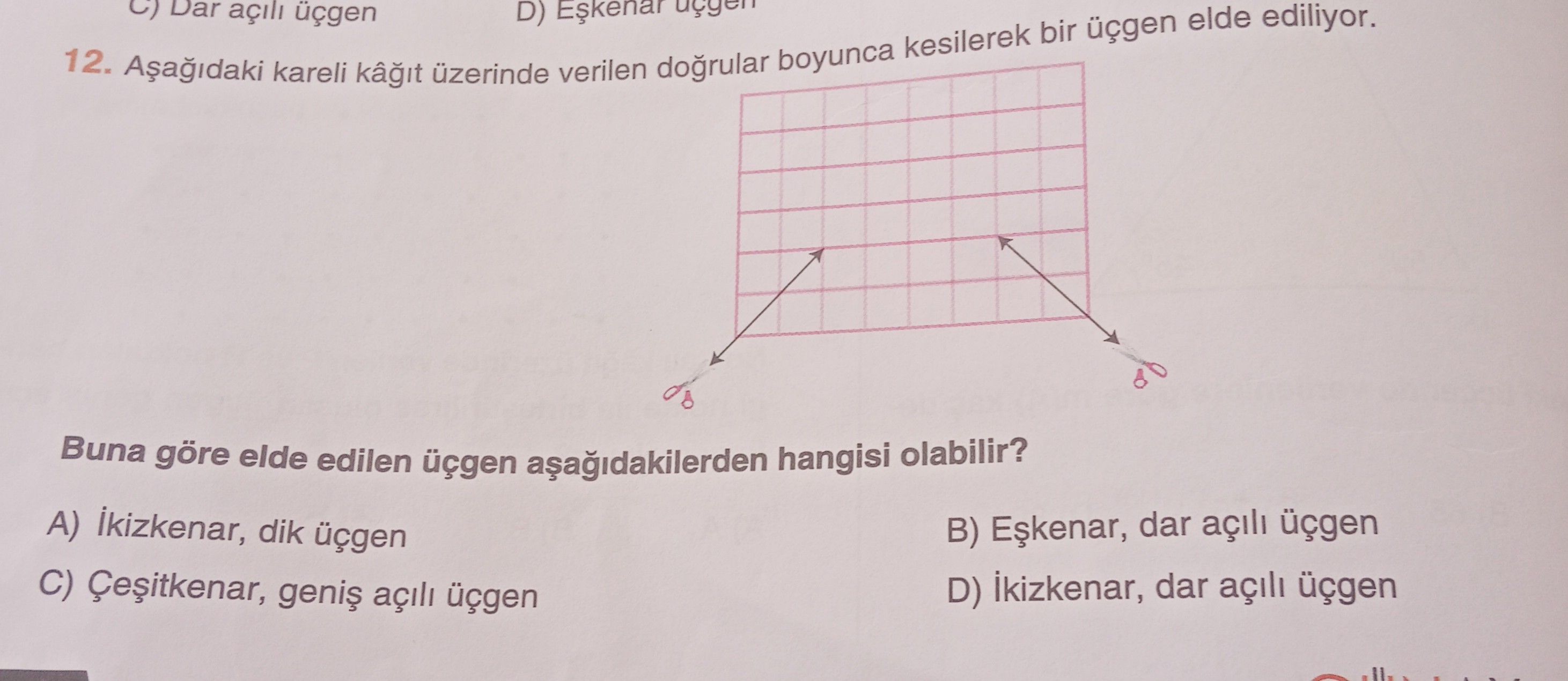 Aşağıdaki kareli kâğıt üzerinde verilen doğrular boyunca kesilerek bir üçgen elde ediliyor. Buna