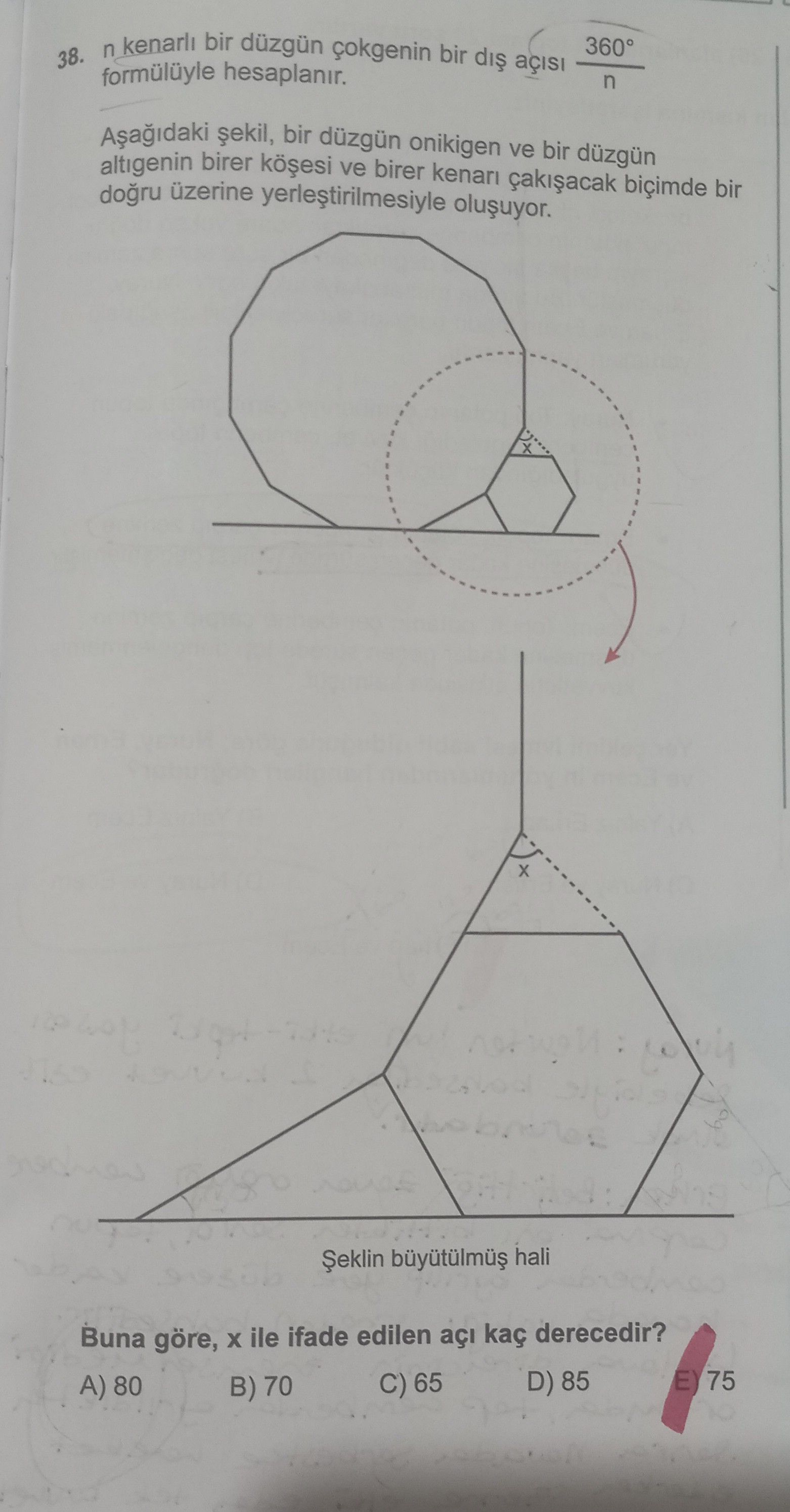 n kenarlı bir düzgün çokgenin bir dış açısı 360°/n formülüyle hesaplanır. Aşağıdaki şekil, bir