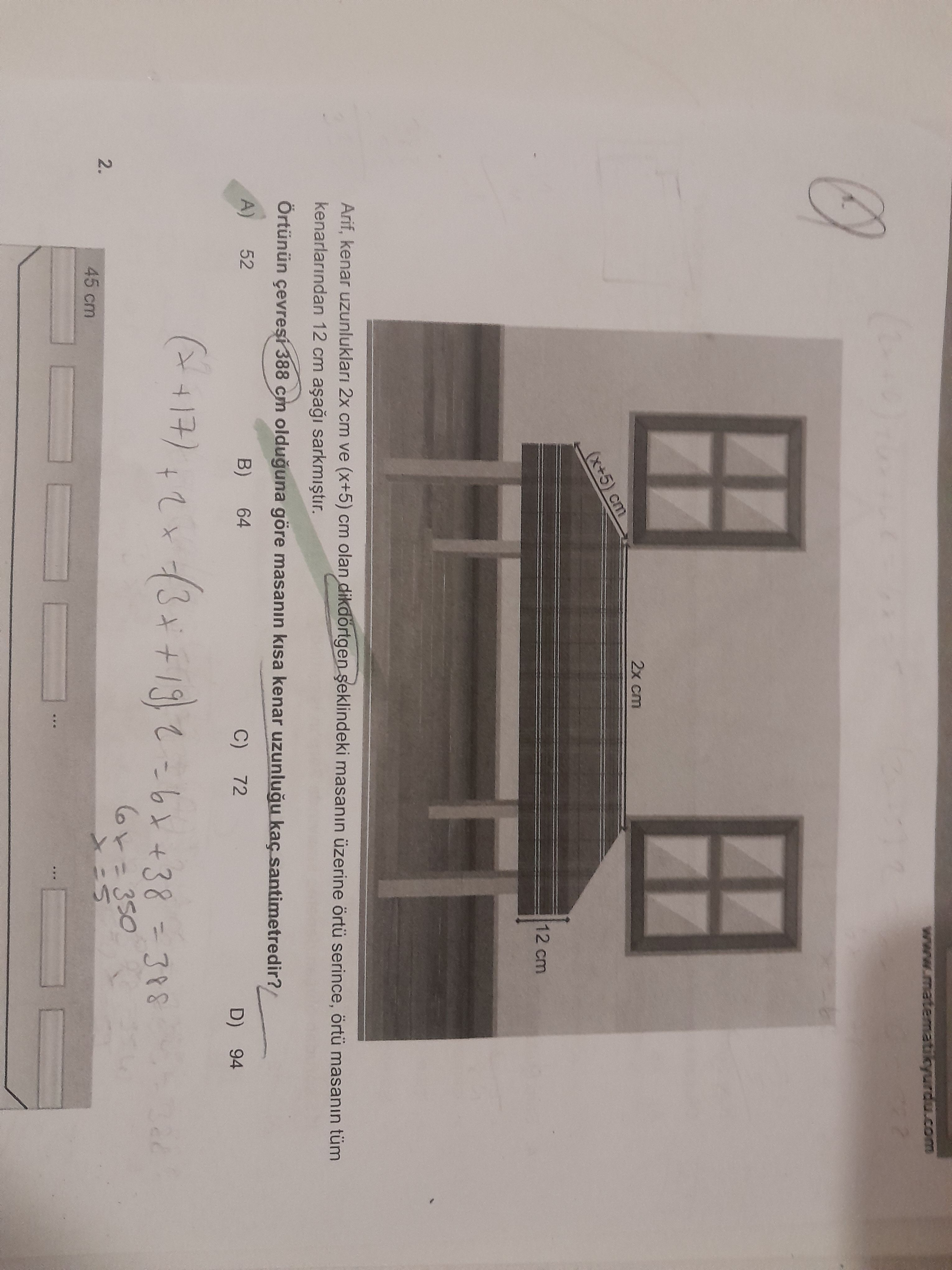 Arif, kenar uzunlukları 2x cm ve (x+5) cm olan dikdörtgen şeklindeki masanın üzerine örtü serince