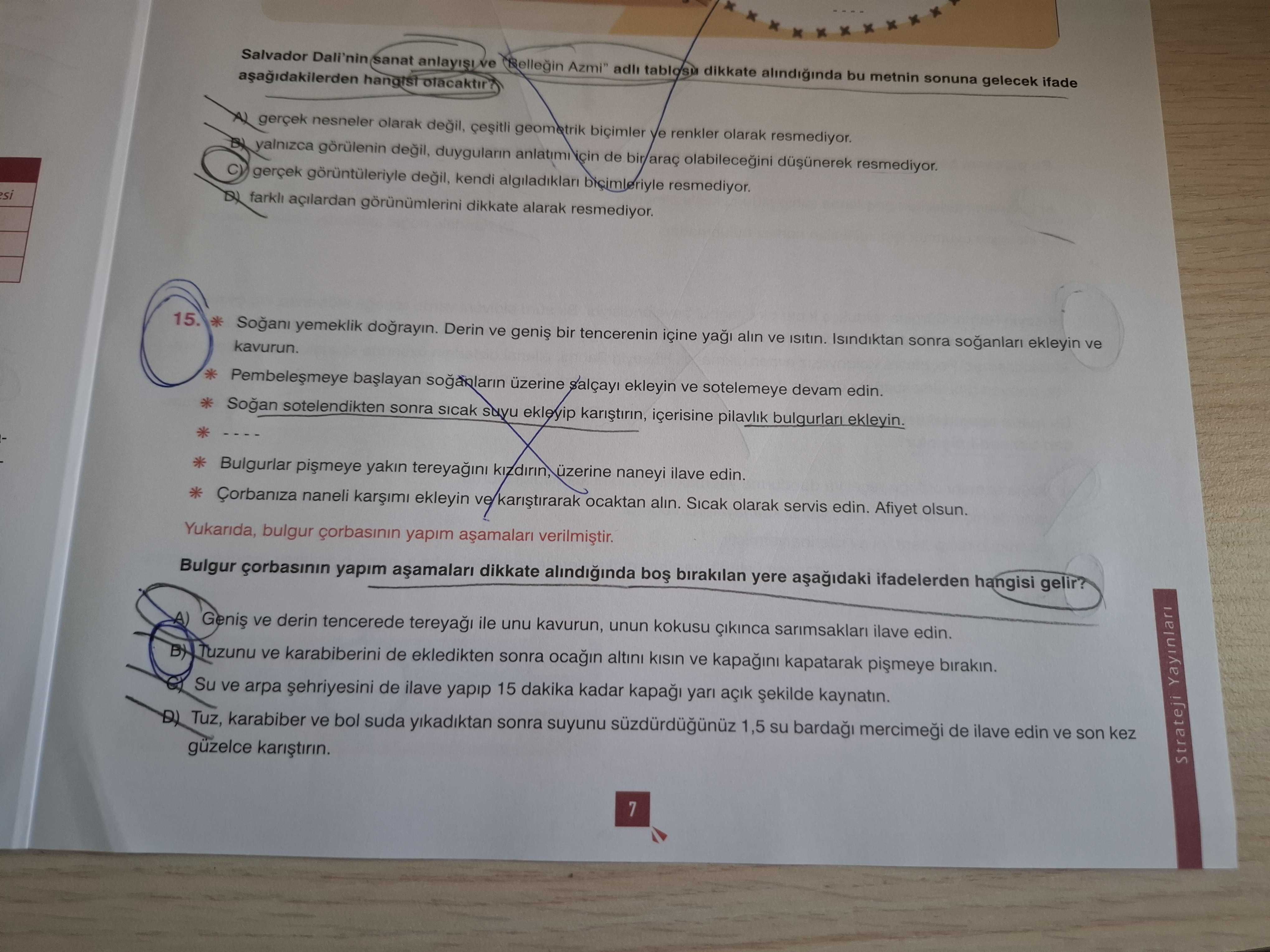 * Soğanı yemeklik doğrayın. Derin ve geniş bir tencerenin içine yağı alın ve ısıtın. Isındıktan