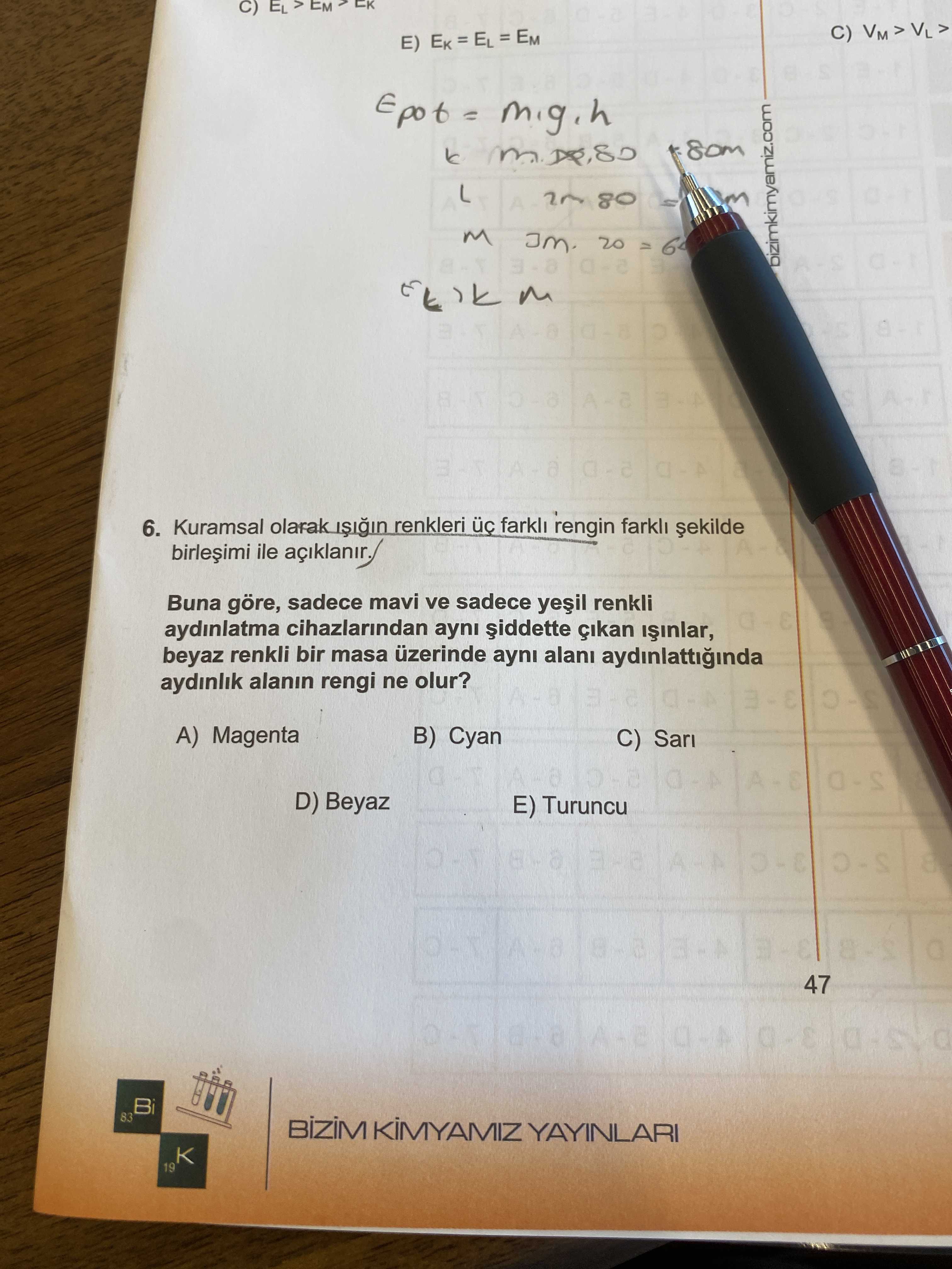 Kuramsal olarak ışığın renkleri üç farklı rengin farklı şekilde birleşimi ile açıklanır. Buna göre