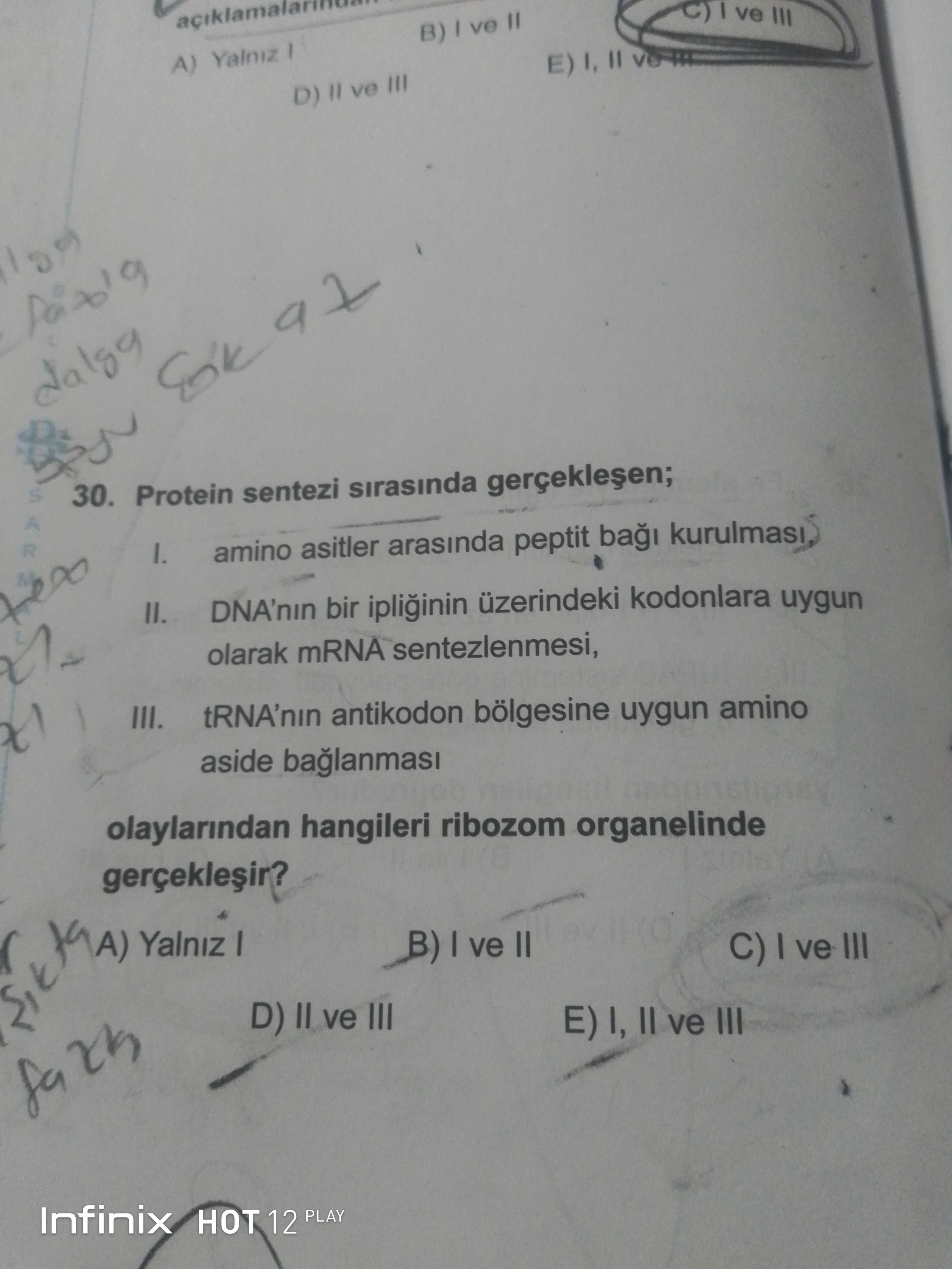 Protein sentezi sırasında gerçekleşen; I. amino asitler arasında peptit bağı kurulması, II. DNA'nın