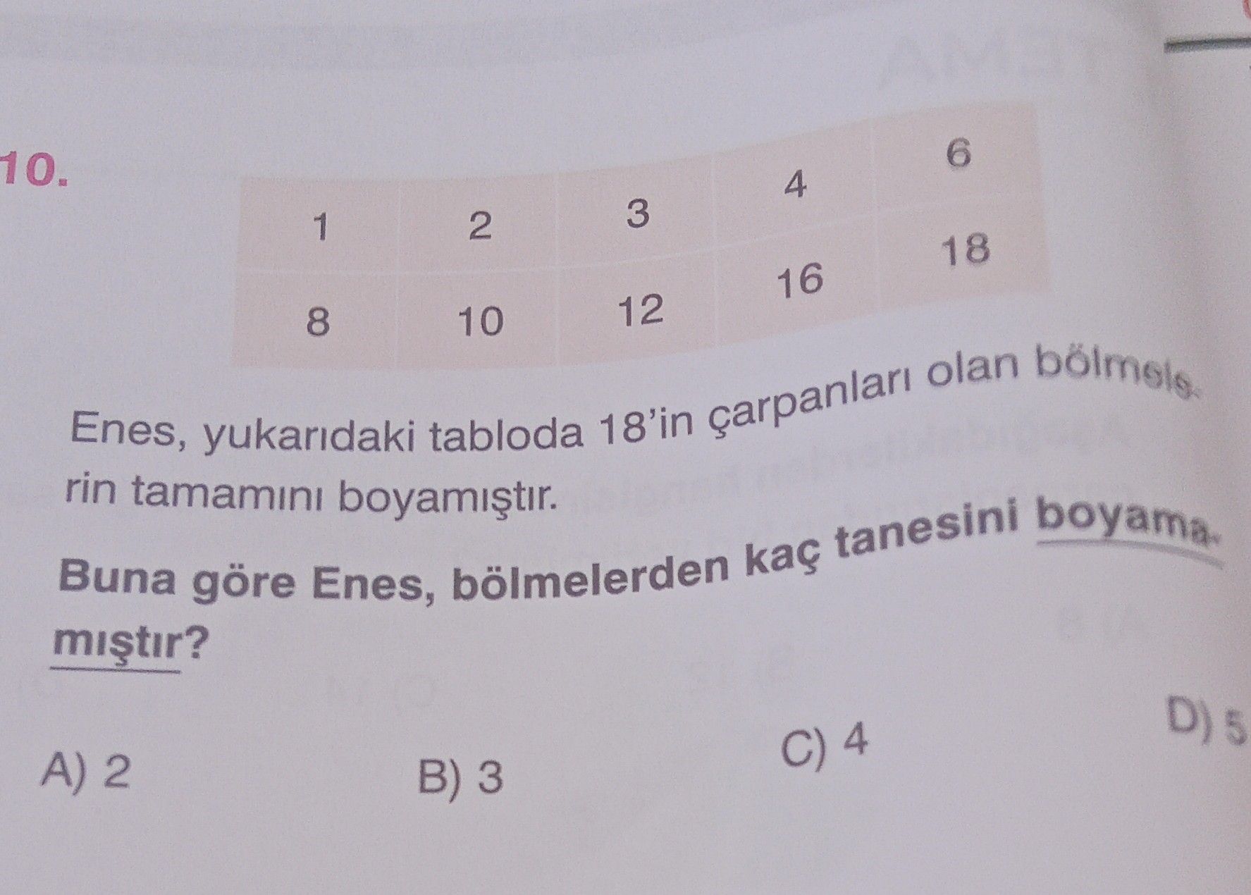 Enes, yukarıdaki tabloda 18'in çarpanları olan bölmelerin tamamını boyamıştır. Buna göre Enes