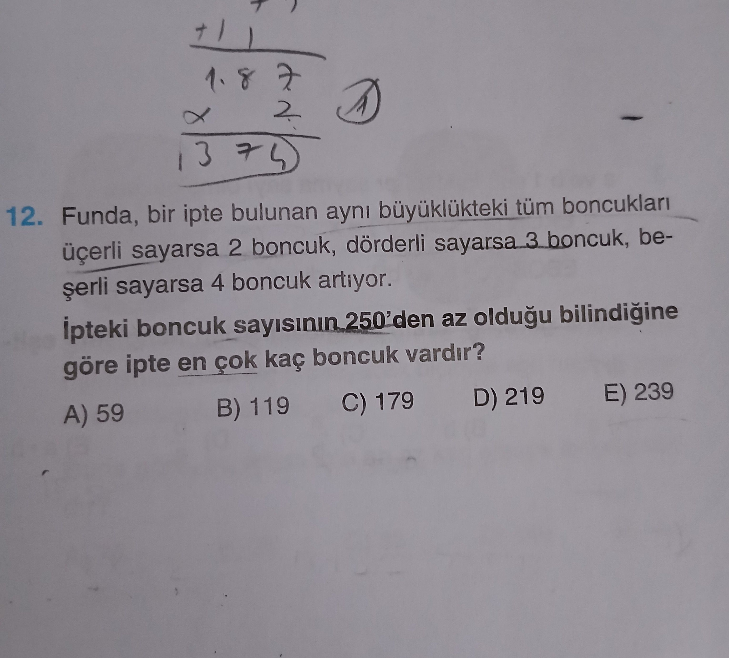 Funda, bir ipte bulunan aynı büyüklükteki tüm boncukları üçerli sayarsa 2 boncuk, dörderli sayarsa 3