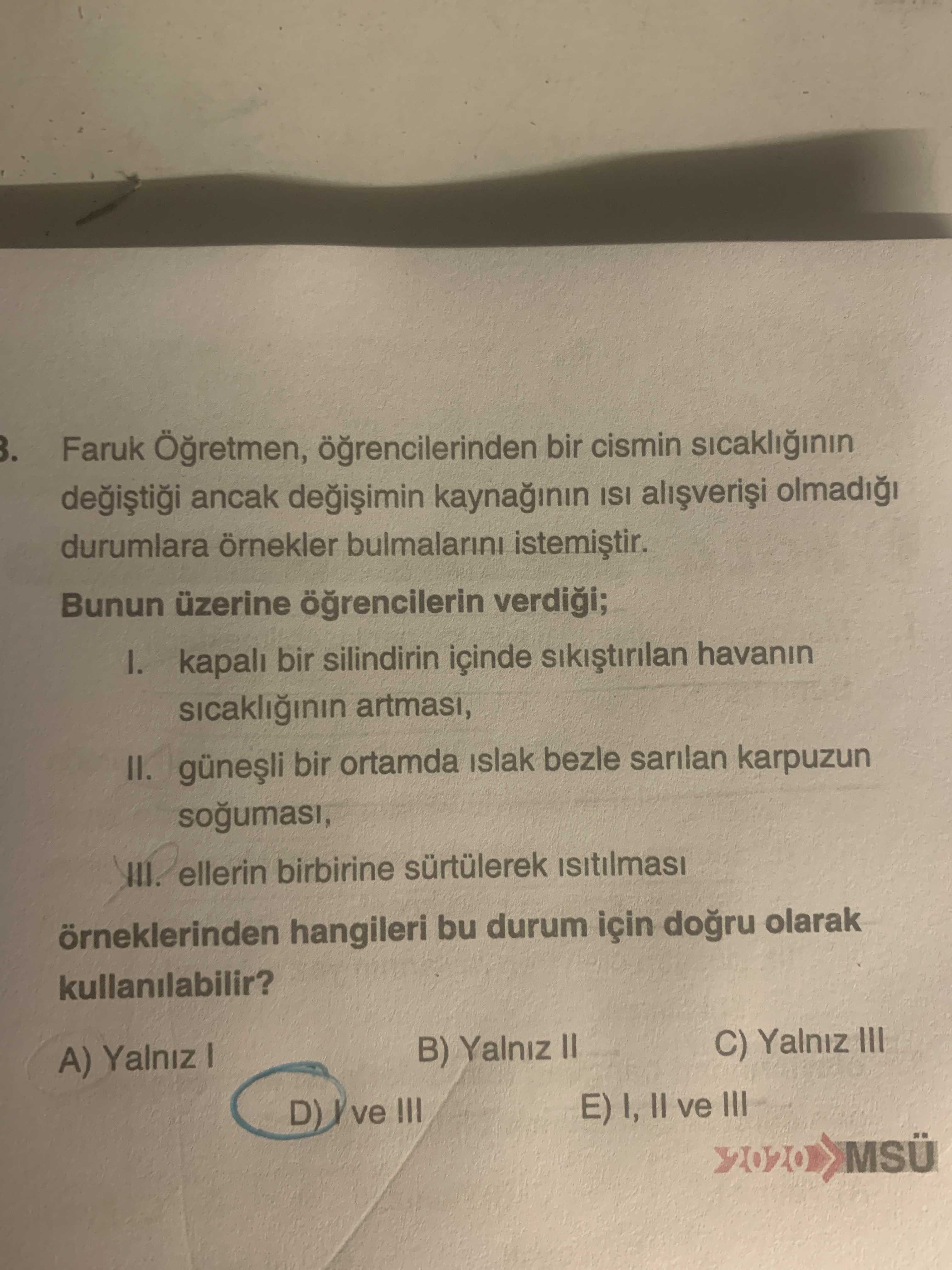 Faruk Öğretmen, öğrencilerinden bir cismin sıcaklığının değiştiği ancak değişimin kaynağının ısı