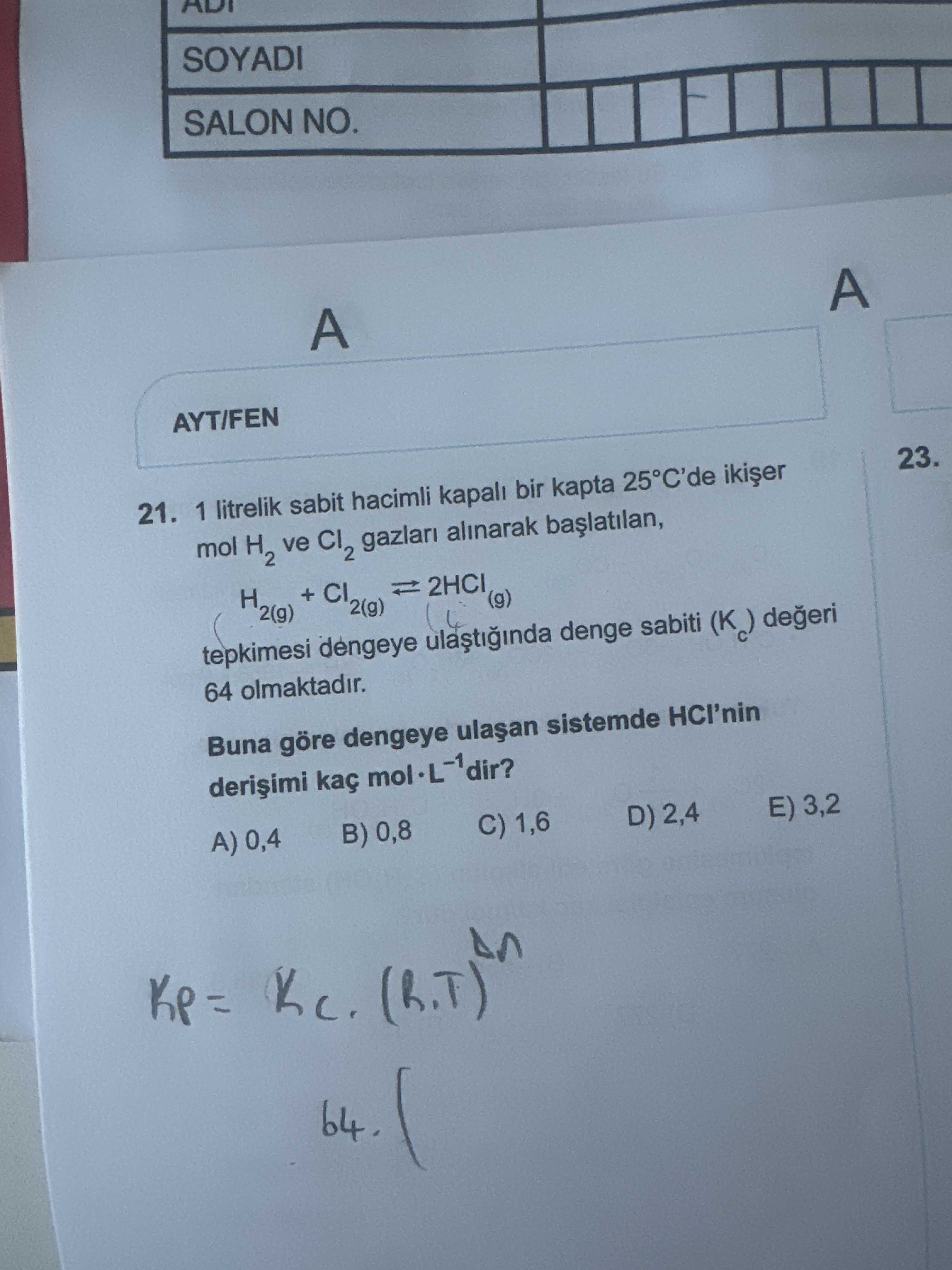 1 litrelik sabit hacimli kapalı bir kapta 25°C'de ikişer mol H₂ ve Cl₂ gazları alınarak başlatılan