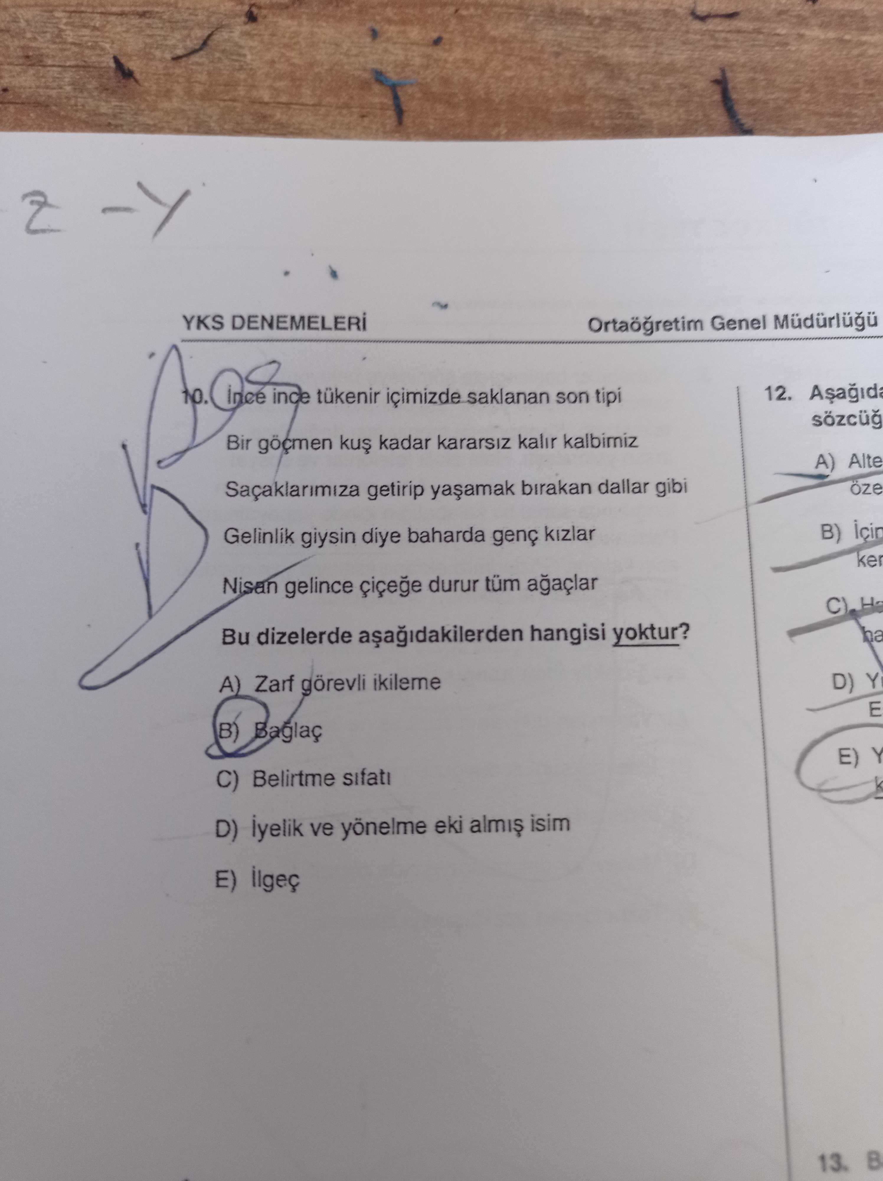İnce ince tükenir içimizde saklanan son tipi Bir göçmen kuş kadar kararsız kalır kalbimiz