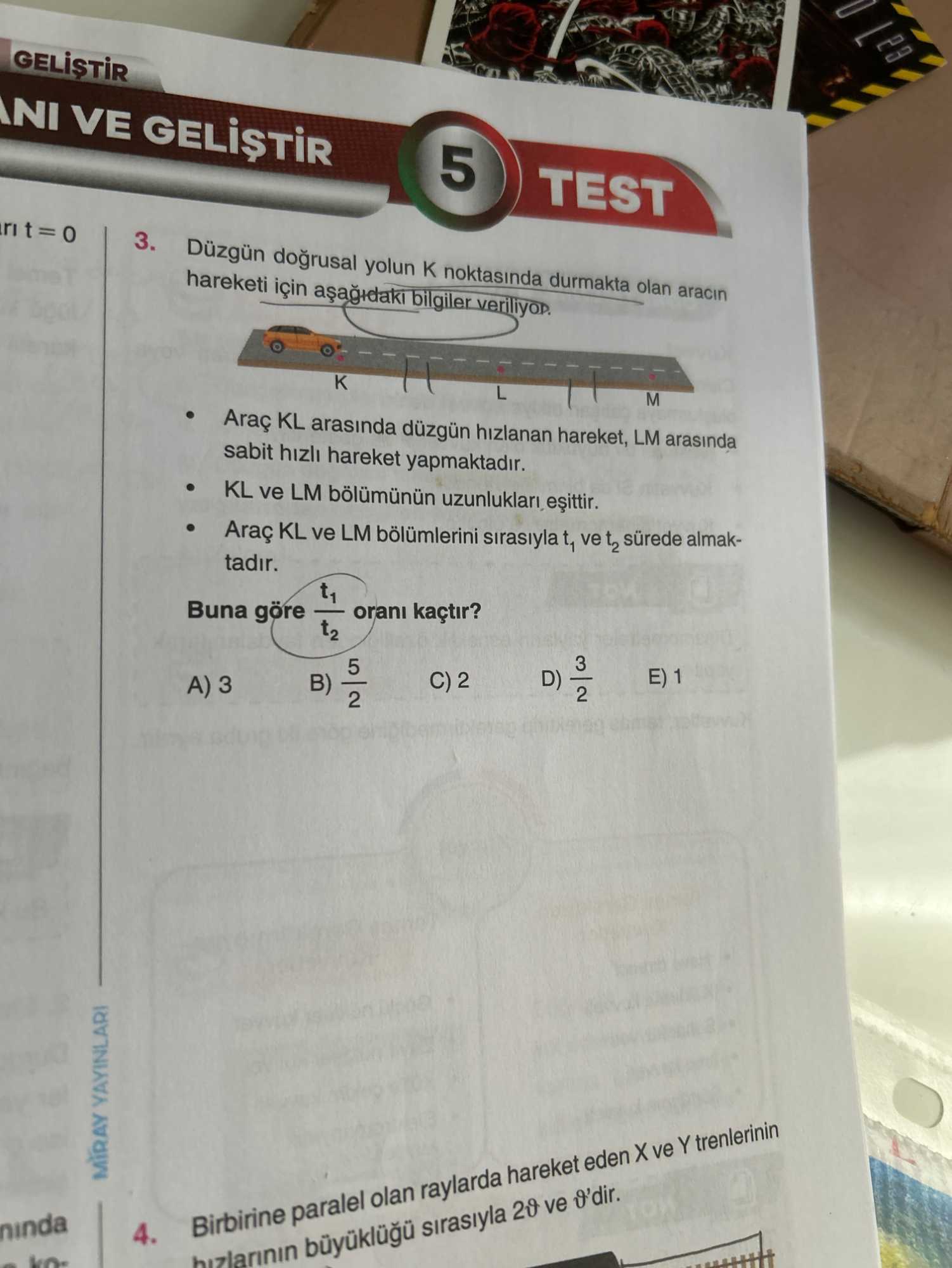 Düzgün doğrusal yolun K noktasında durmakta olan aracın hareketi için aşağıdaki bilgiler veriliyor