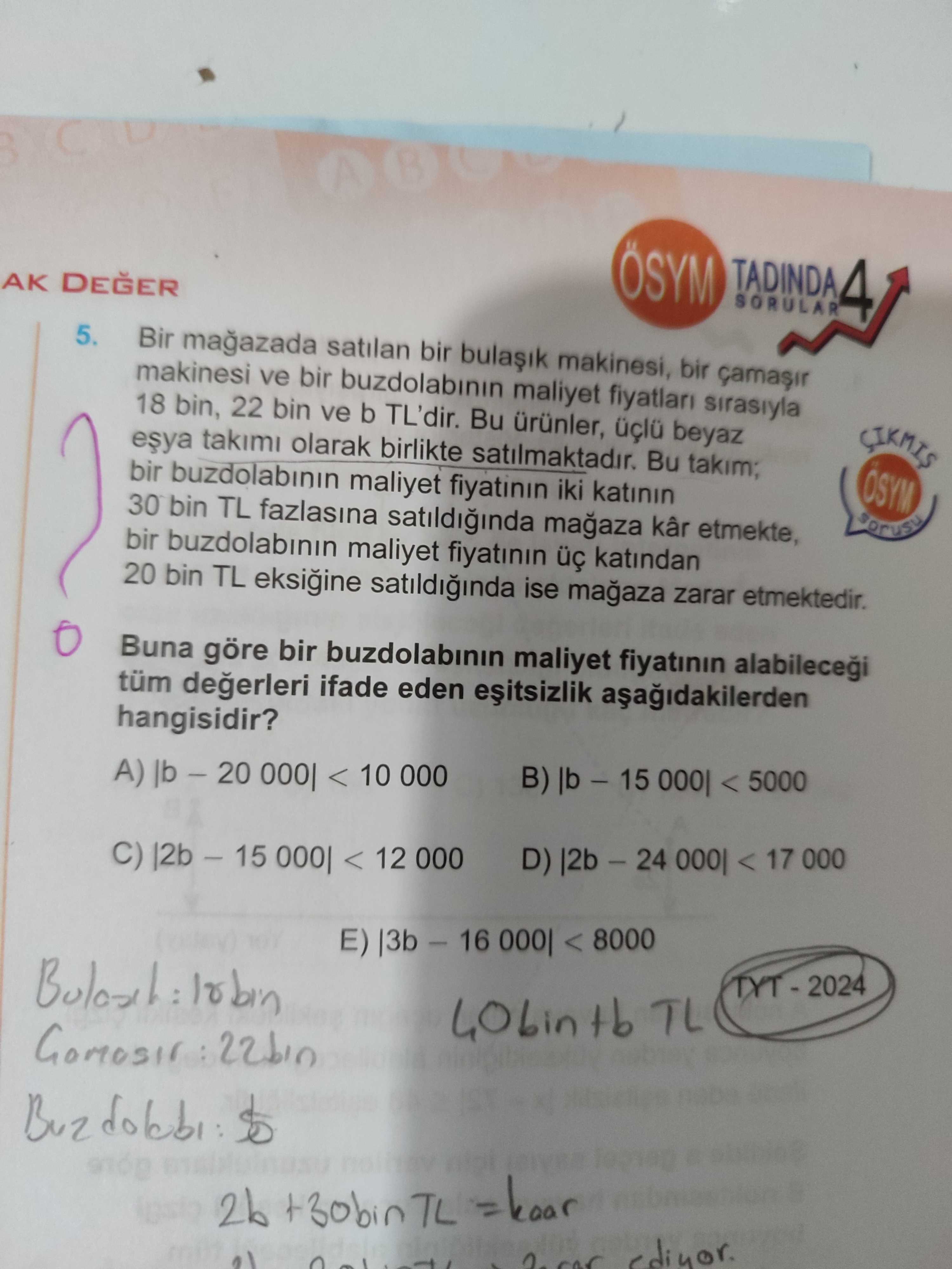 Bir mağazada satılan bir bulaşık makinesi, bir çamaşır makinesi ve bir buzdolabının maliyet