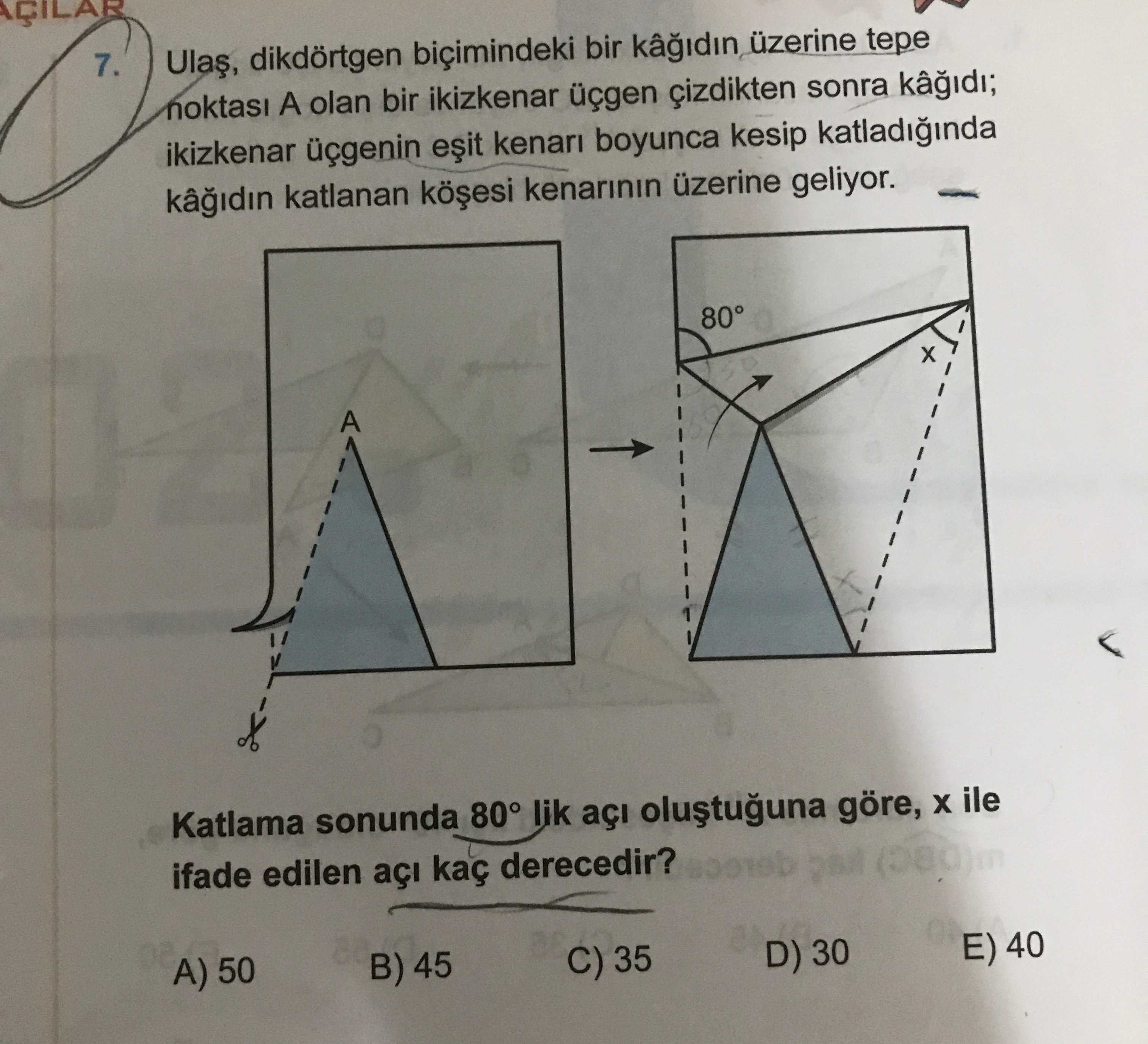 Ulaş, dikdörtgen biçimindeki bir kâğıdın üzerine tepe noktası A olan bir ikizkenar üçgen çizdikten