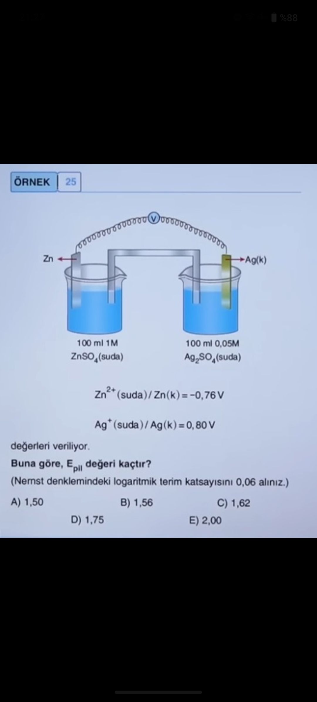 Zn²⁺(suda) / Zn(k) = -0,76 V Ag⁺(suda) / Ag(k) = 0,80 V değerleri veriliyor. Buna göre, E_pil değeri